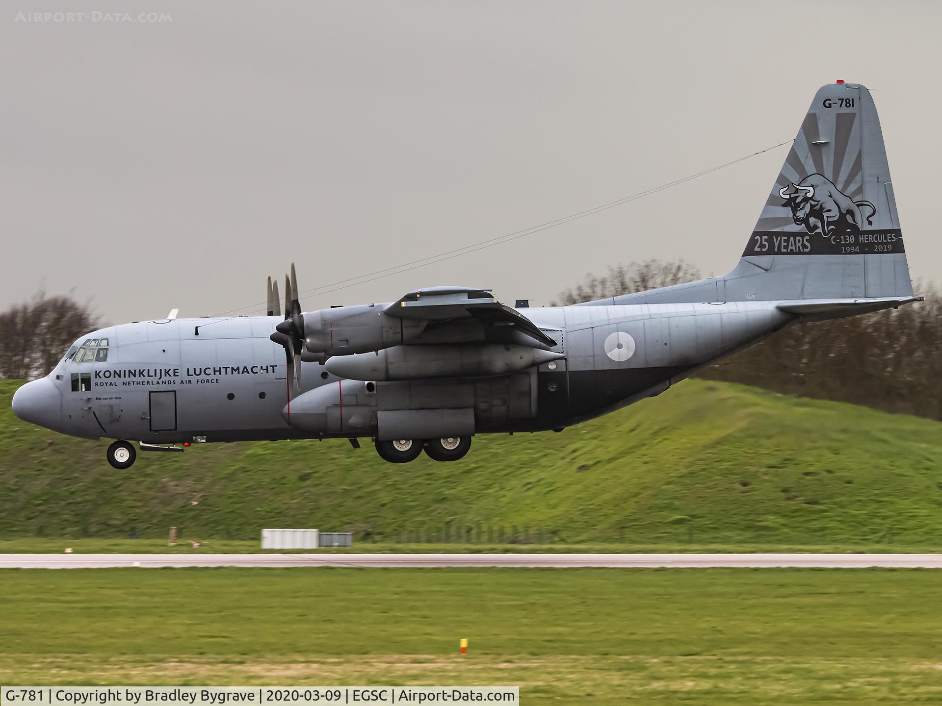G-781, Lockheed C-130H Hercules C/N 382-4781, Landing