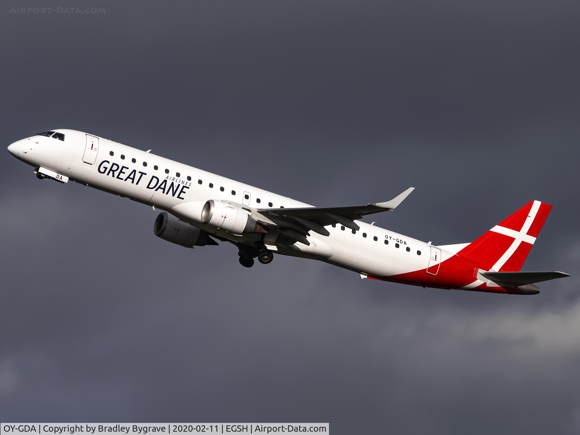 OY-GDA, 2008 Embraer 195LR (ERJ-190-200LR) C/N 19000213, Climbing out