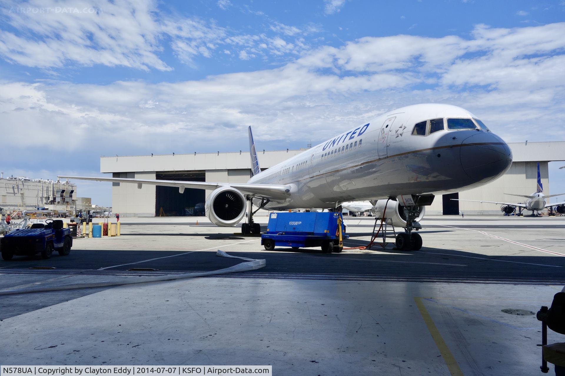 N578UA, 1993 Boeing 757-222 C/N 26694, no wifi SFO 2015.