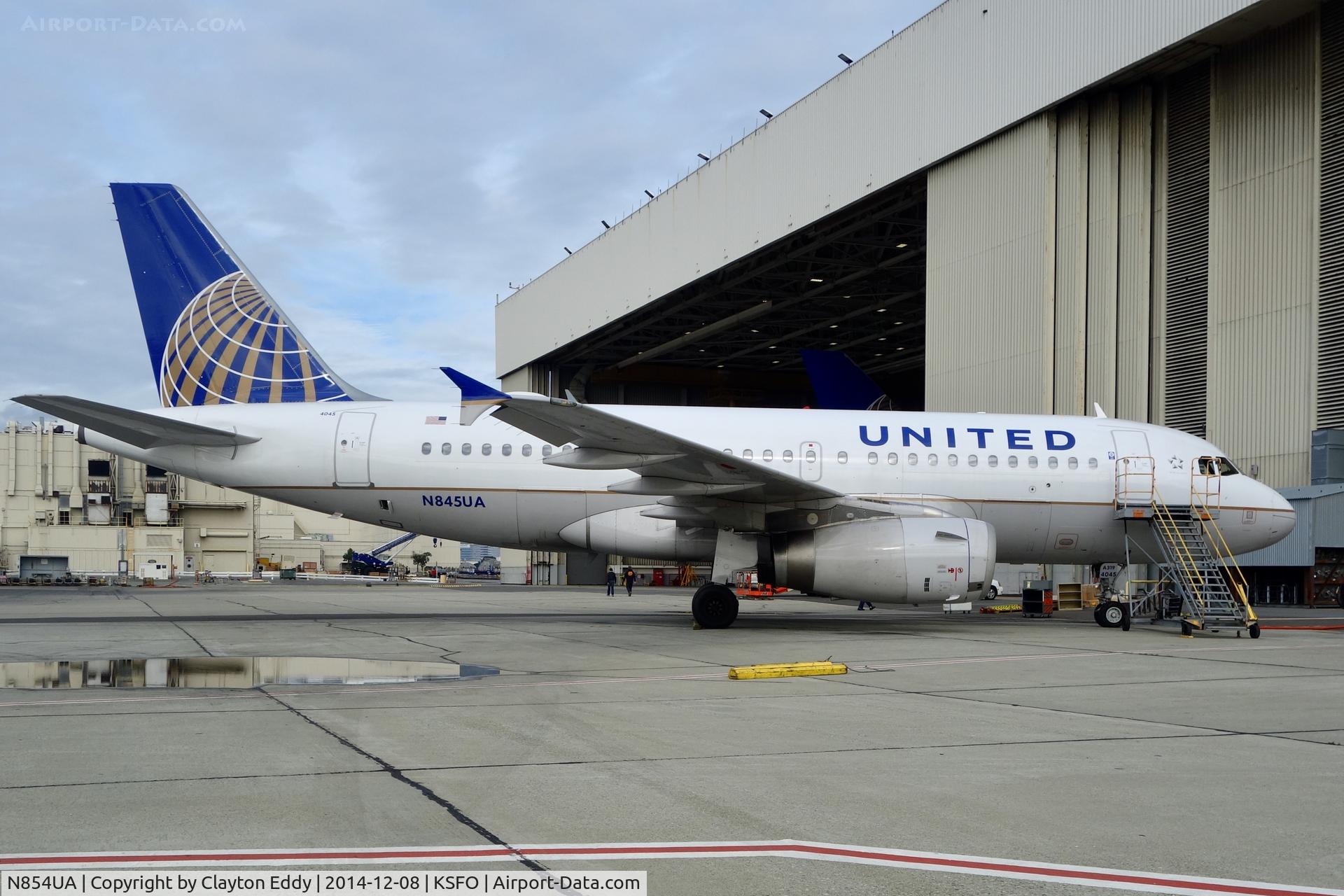N854UA, 2002 Airbus A319-131 C/N 1731, SFO 2015.
