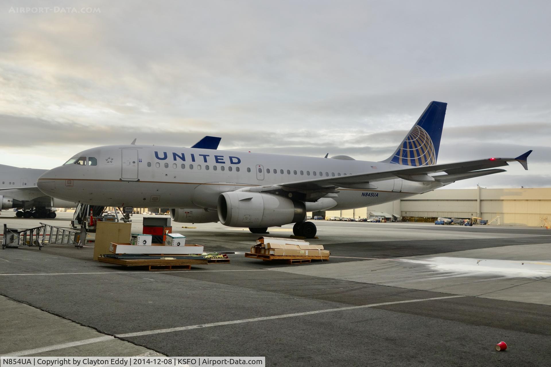 N854UA, 2002 Airbus A319-131 C/N 1731, SFO 2015.