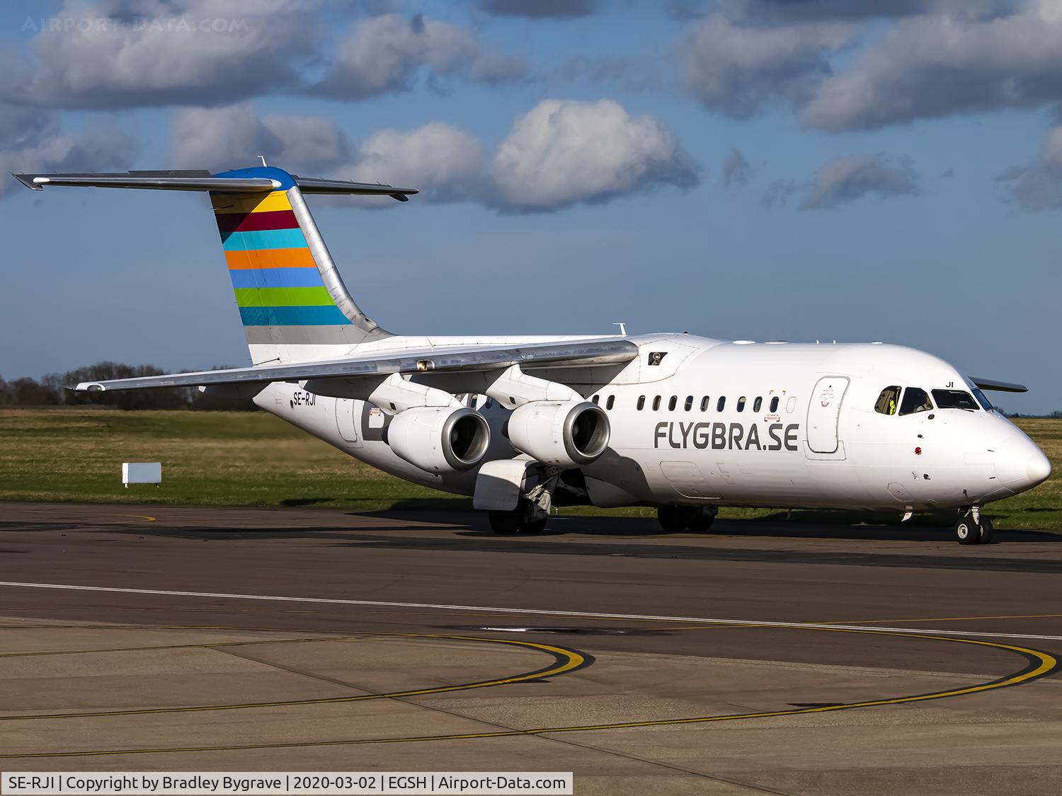 SE-RJI, 1999 British Aerospace Avro 146-RJ100 C/N E3357, Taxiing