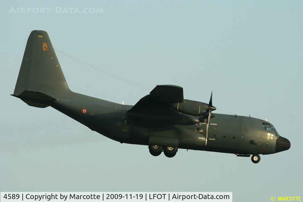 4589, Lockheed C-130H Hercules C/N 382-4589, Landing runway 20.
