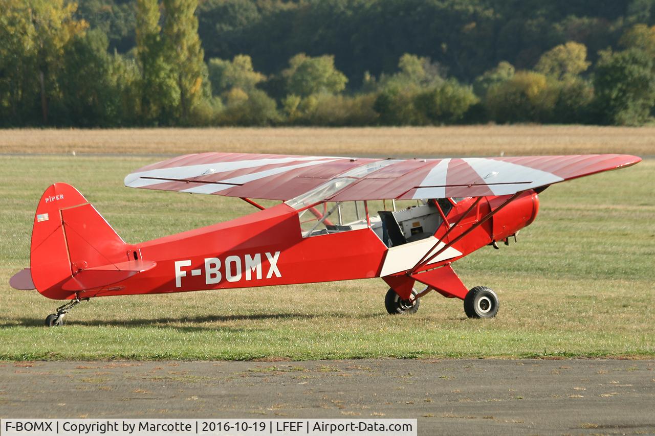 F-BOMX, Piper PA-19 Super Cub C/N 181368, Parked.