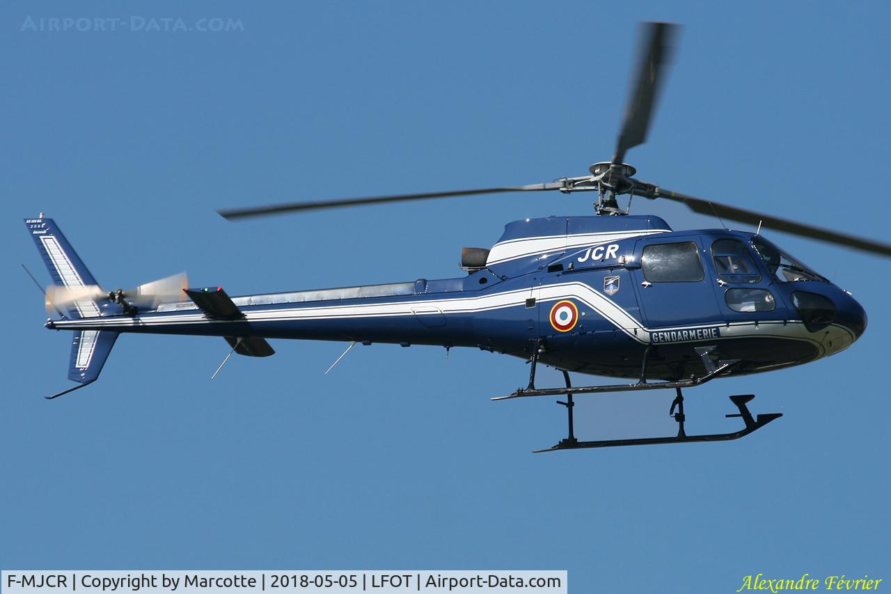 F-MJCR, Aerospatiale AS-350BA Écureuil C/N 2088, Training session at LFOT.
