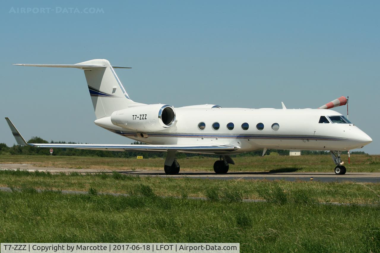 T7-ZZZ, 2012 Gulfstream Aerospace GIV-X (G450) C/N 4273, Taxiing for runway 02.