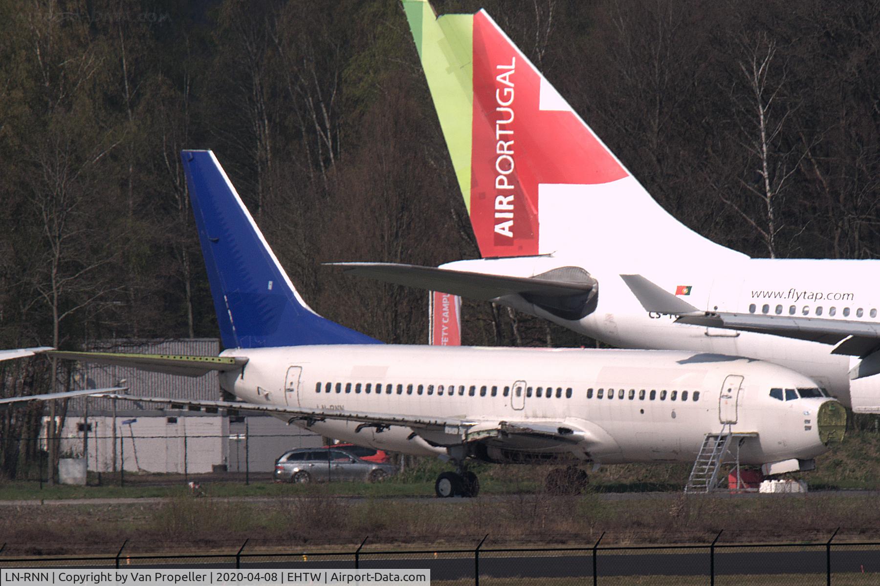 LN-RNN, 2000 Boeing 737-783 C/N 28315, Scandinavian Airlines Boeing 737-783 with the demolition man, AELS, at Twente airport, the Netherlands