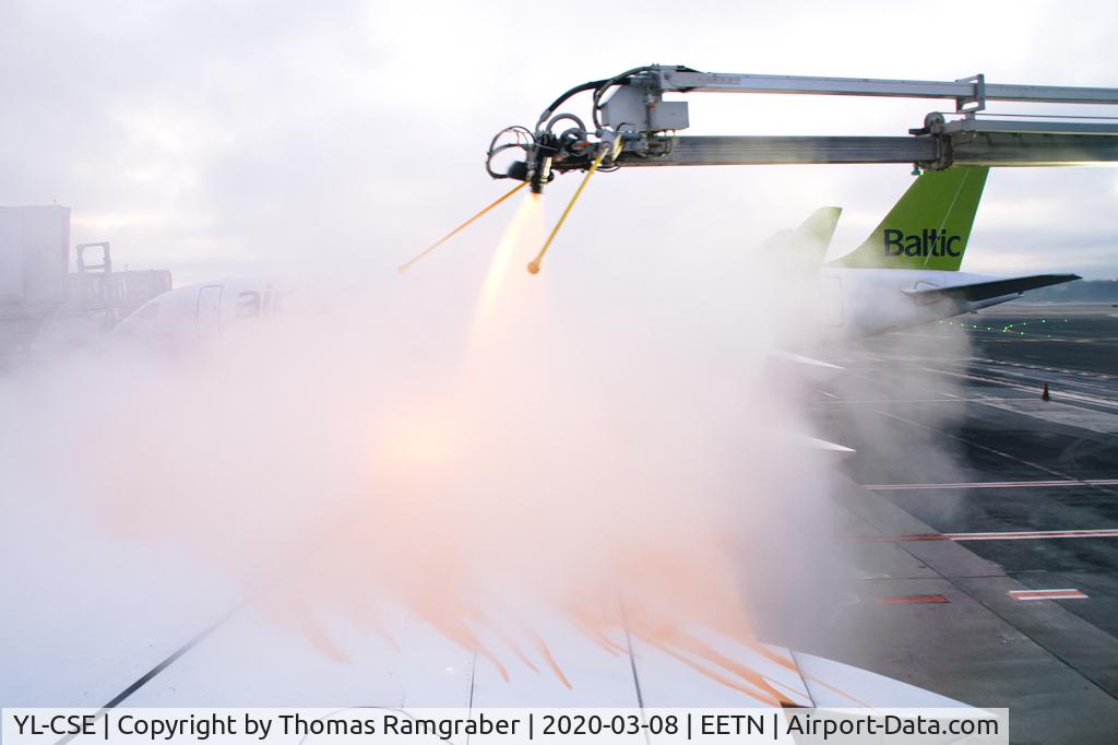 YL-CSE, 2017 Bombardier CSeries CS300 (BD-500-1A11) C/N 55007, Air Baltic Airbus A220-300 deicing action