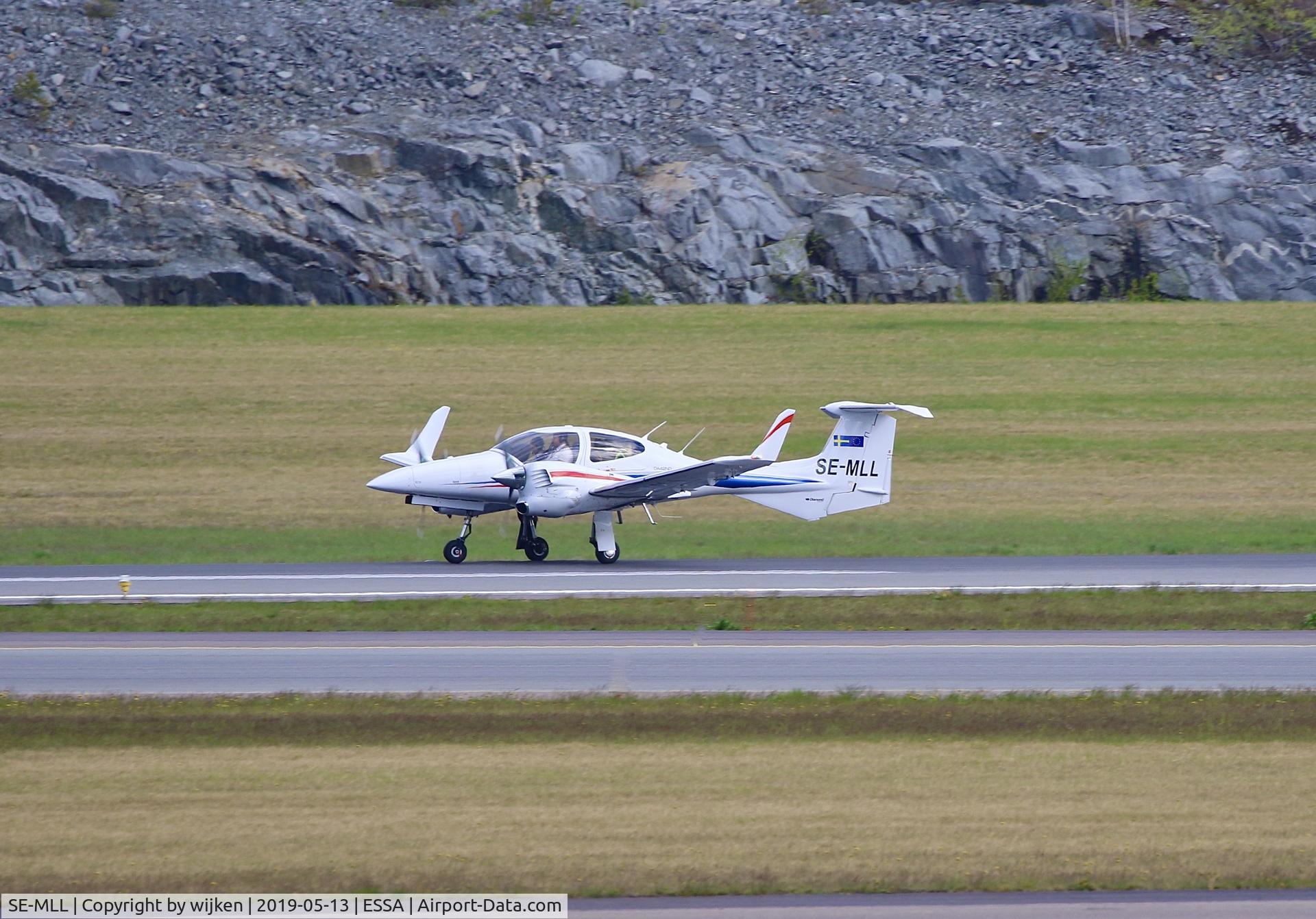 SE-MLL, Diamond DA-42 NG Twin Star C/N 42.N005, RWY 01R