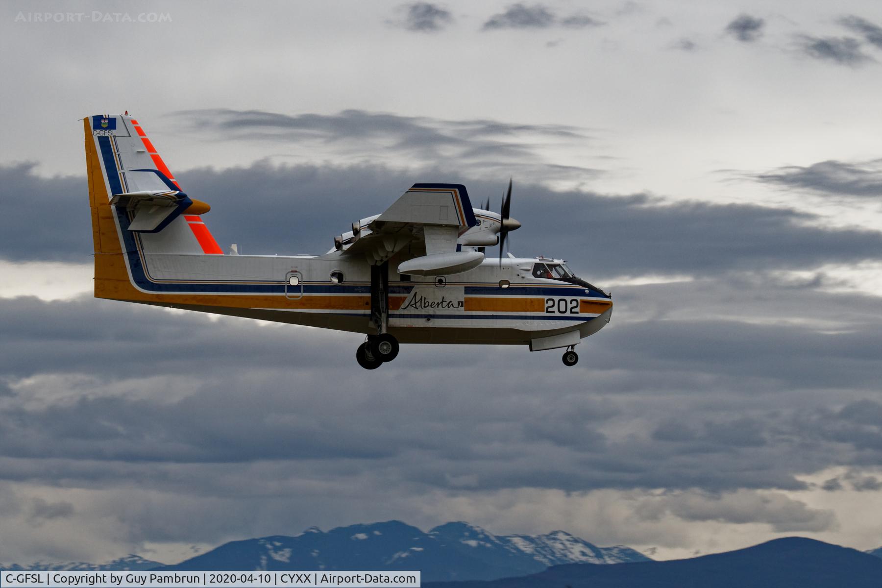 C-GFSL, 1986 Canadair CL-215-V (CL-215-1A10) C/N 1086, Landing on 19