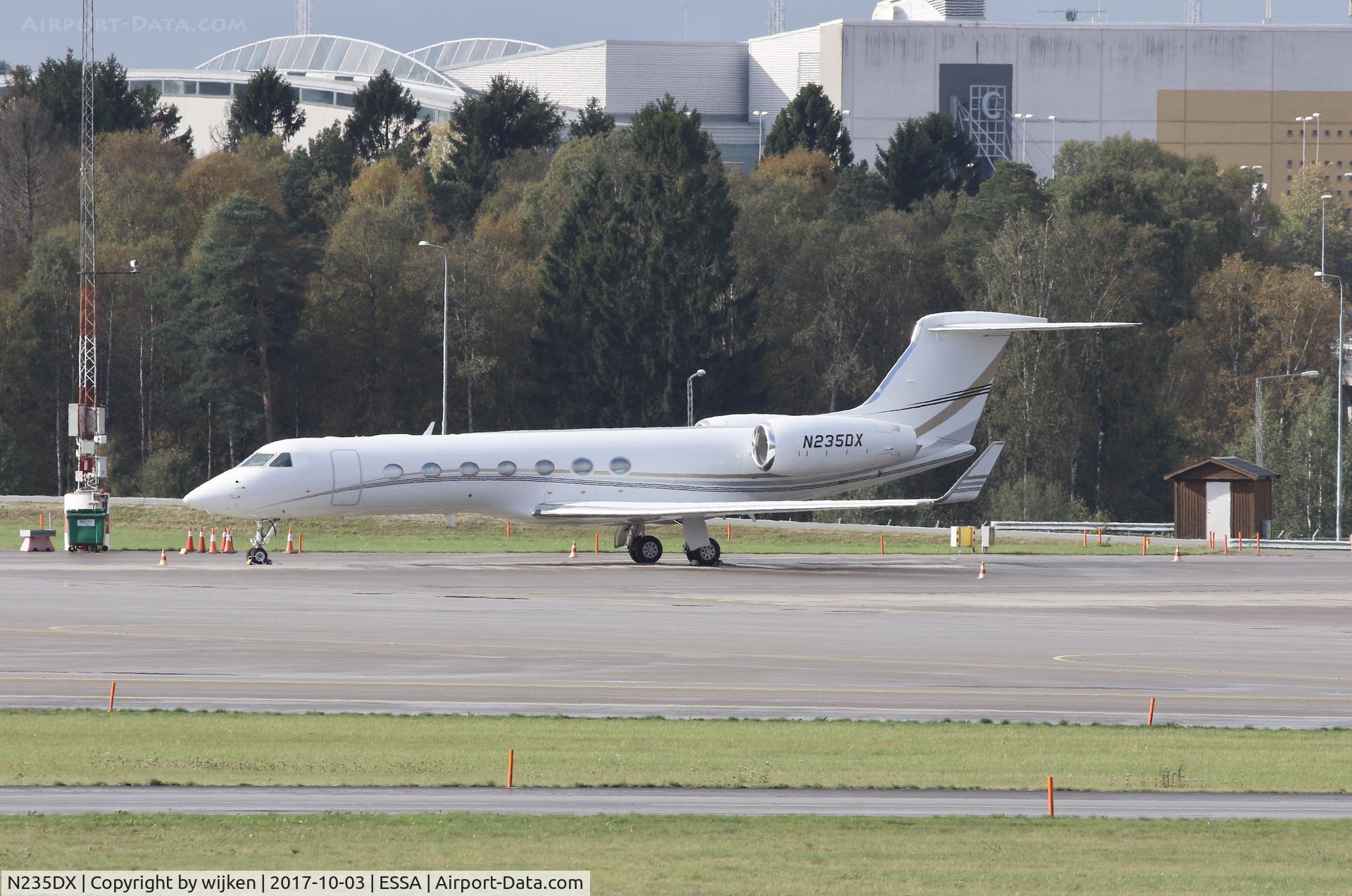 N235DX, 2005 Gulfstream Aerospace GV-SP (G550) C/N 5085, Ramp M