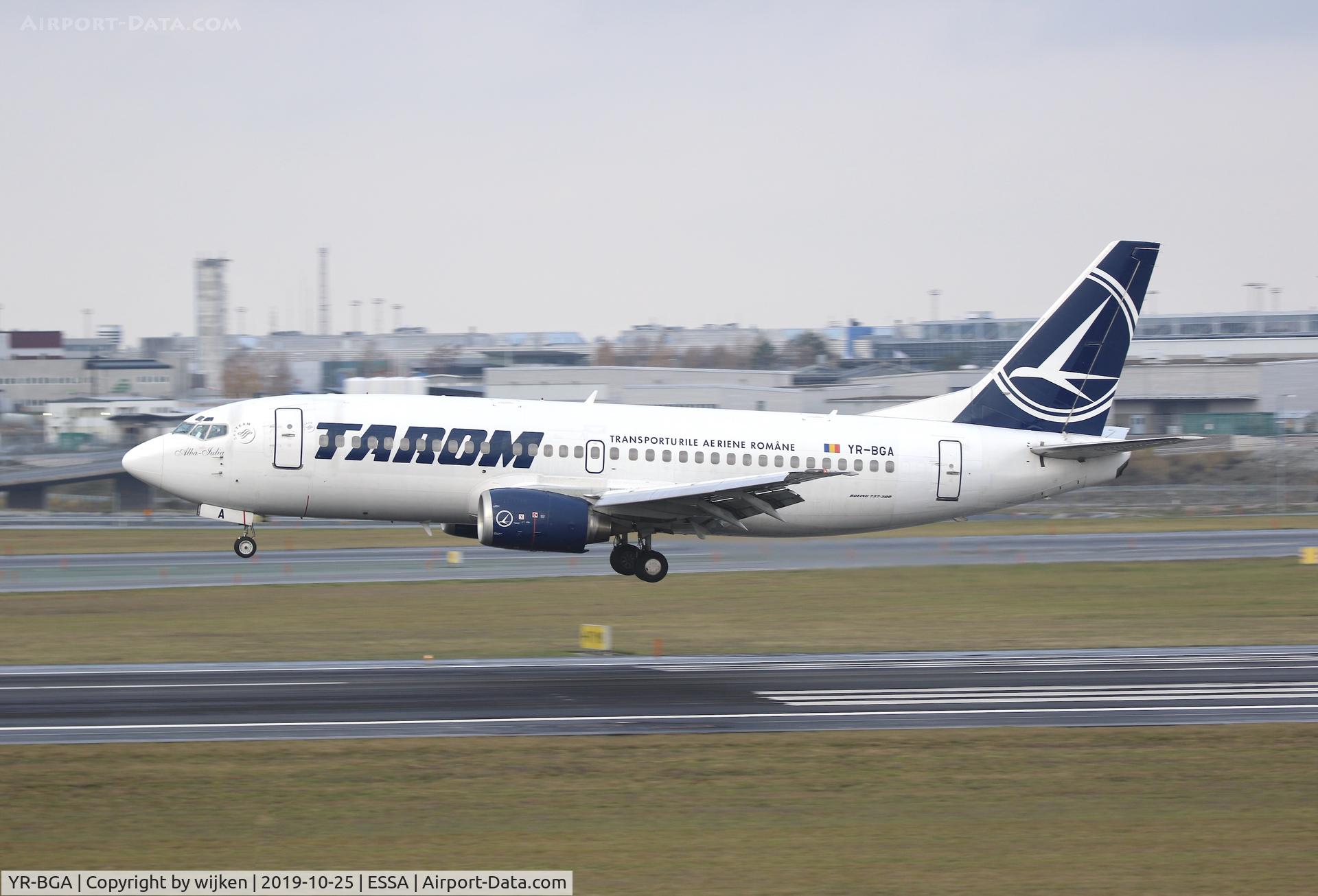 YR-BGA, 1993 Boeing 737-38J C/N 27179, RWY 19L