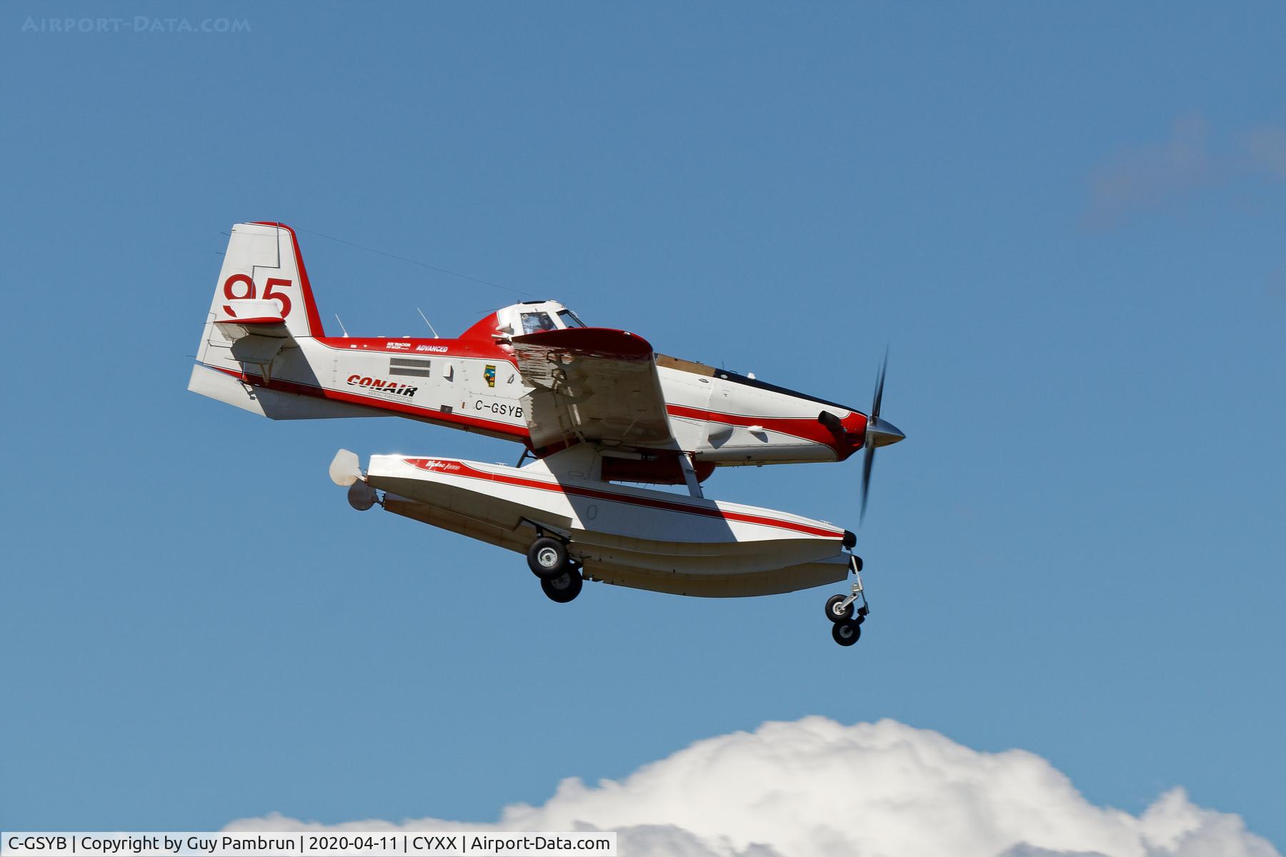 C-GSYB, 2012 Air Tractor AT-802A C/N 802A-0482, Landing on 07