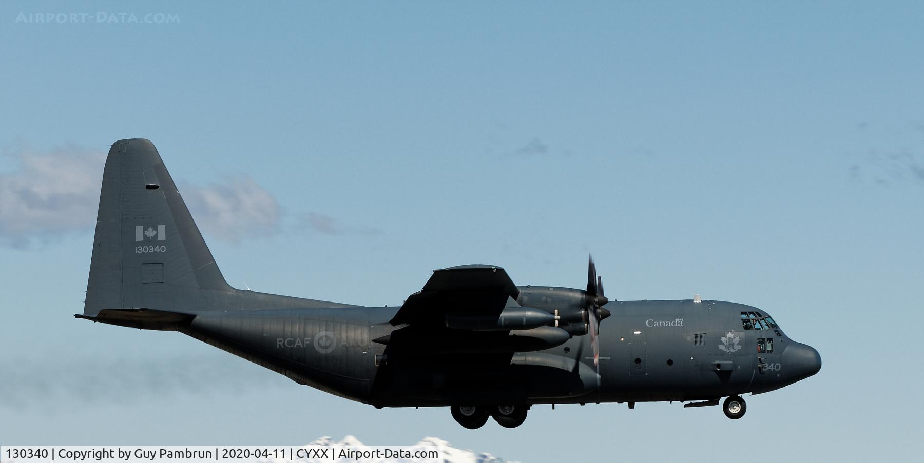 130340, Lockheed CC-130H Hercules C/N 382-5189, Landing on 07