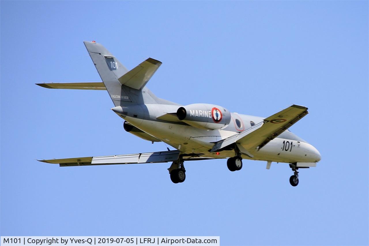 M101, 1977 Dassault Falcon 10MER C/N 101, Dassault Falcon 10 MER, Take off rwy 08, Landivisiau naval air base (LFRJ)