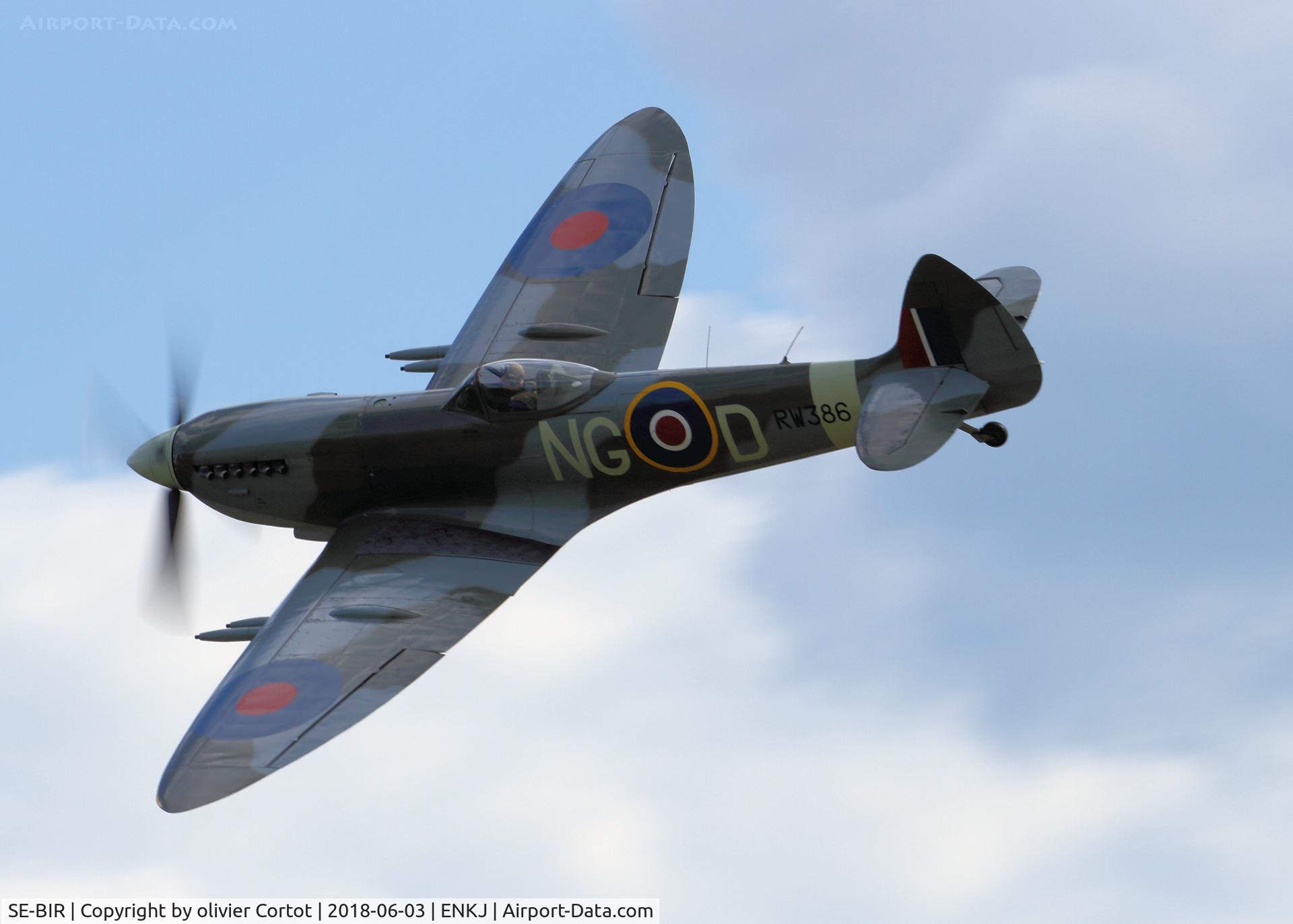 SE-BIR, 1945 Supermarine 361 Spitfire LF.XVIe C/N CBAF.IX.4644, 2018 airshow