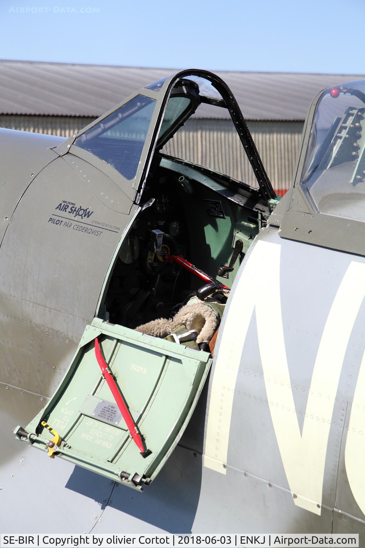 SE-BIR, 1945 Supermarine 361 Spitfire LF.XVIe C/N CBAF.IX.4644, A view on the cockpit