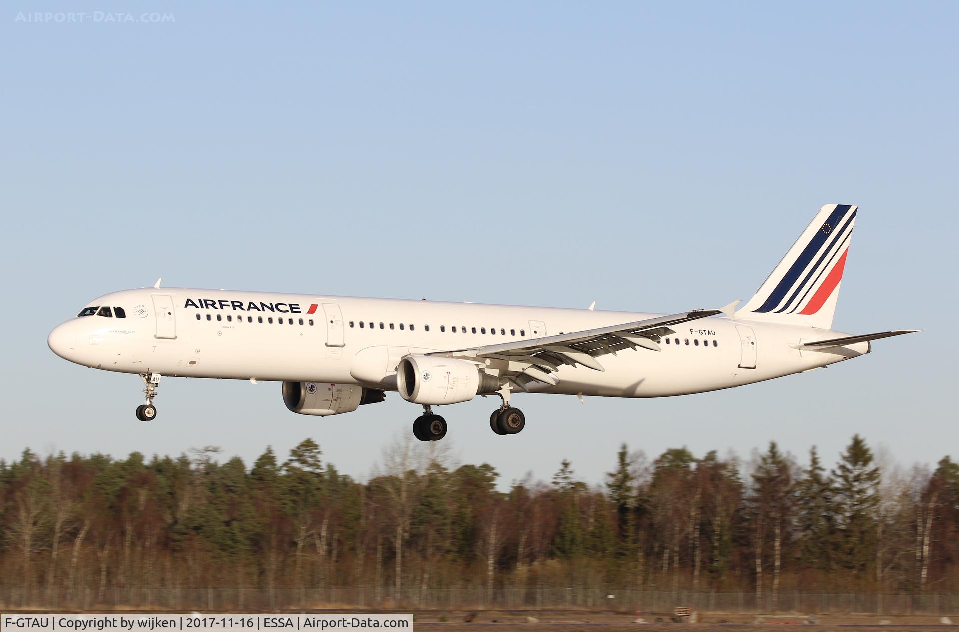 F-GTAU, 2009 Airbus A321-212 C/N 3814, RWY 26