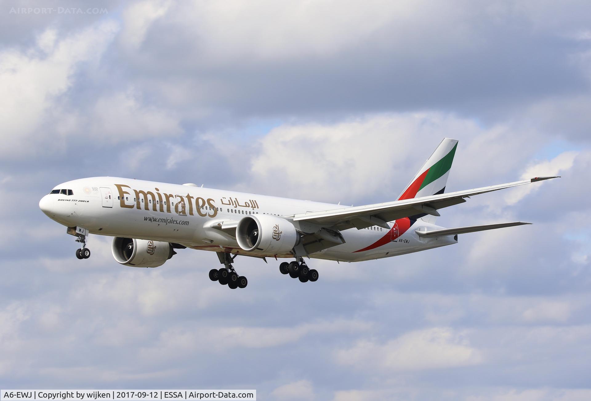 A6-EWJ, 2009 Boeing 777-21H/LR C/N 35590, RWY 19L