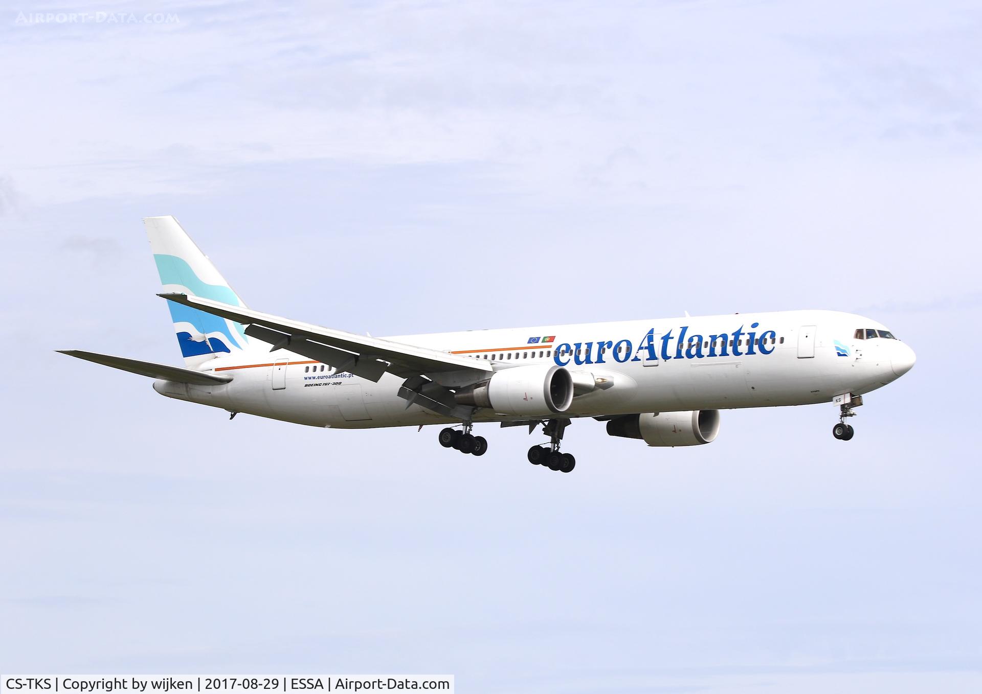 CS-TKS, 2001 Boeing 767-36N/ER C/N 30841, RWY 19L