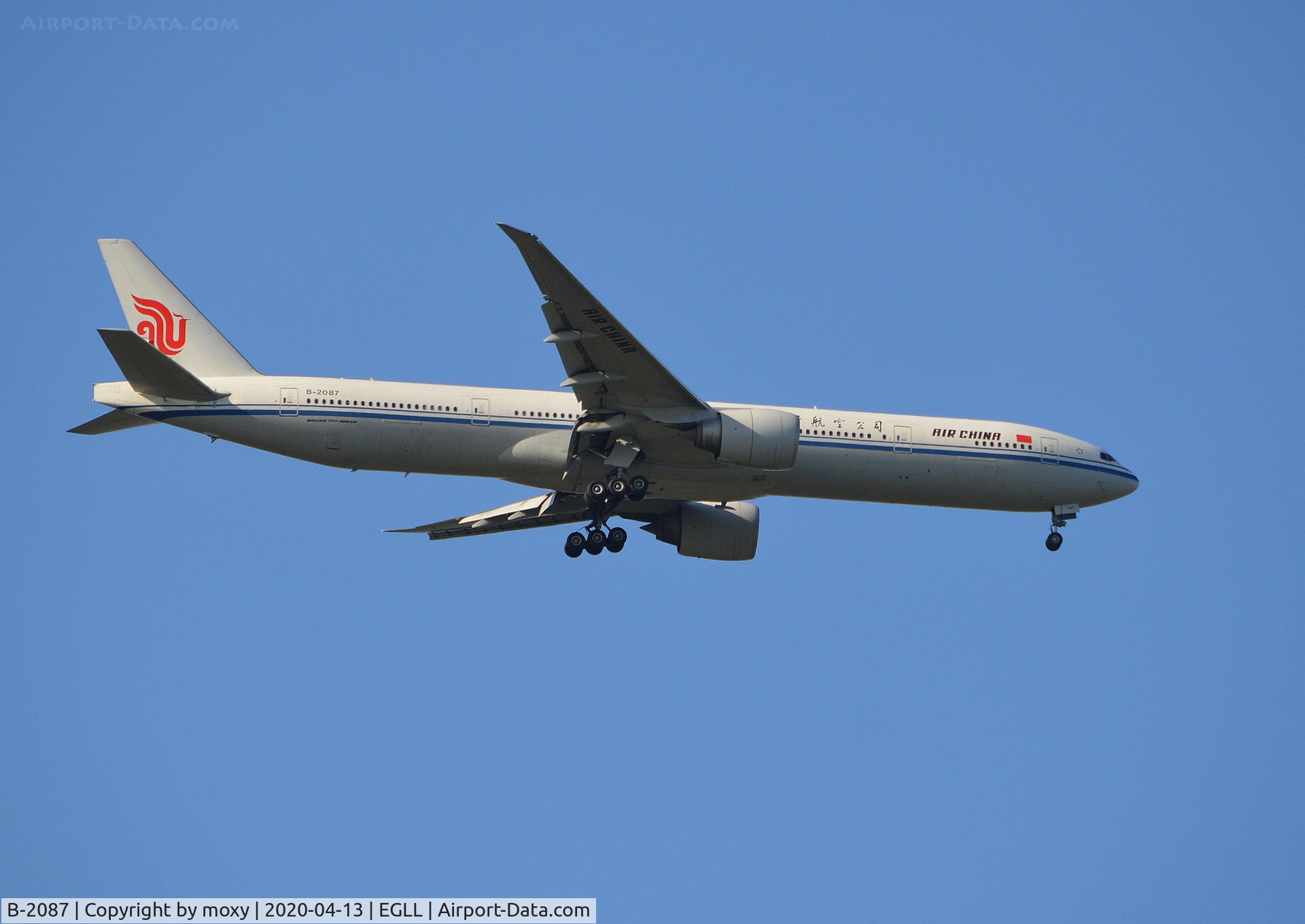 B-2087, 2011 Boeing 777-39L/ER C/N 38672, Boeing 777-39L/ER on finals to London Heathrow.