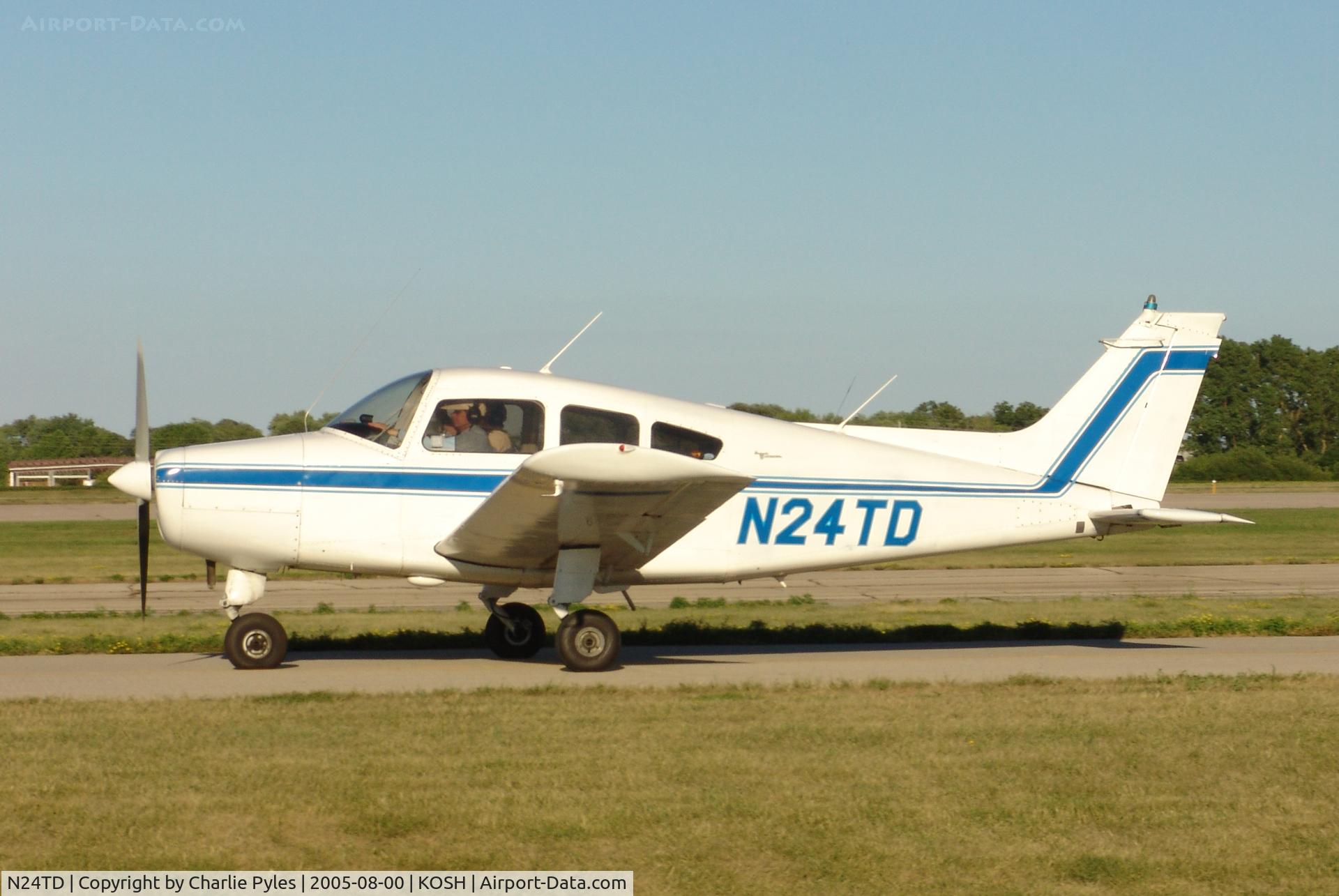 N24TD, 1967 Beech A23-24 Musketeer Super III C/N MA-132, Taxiing