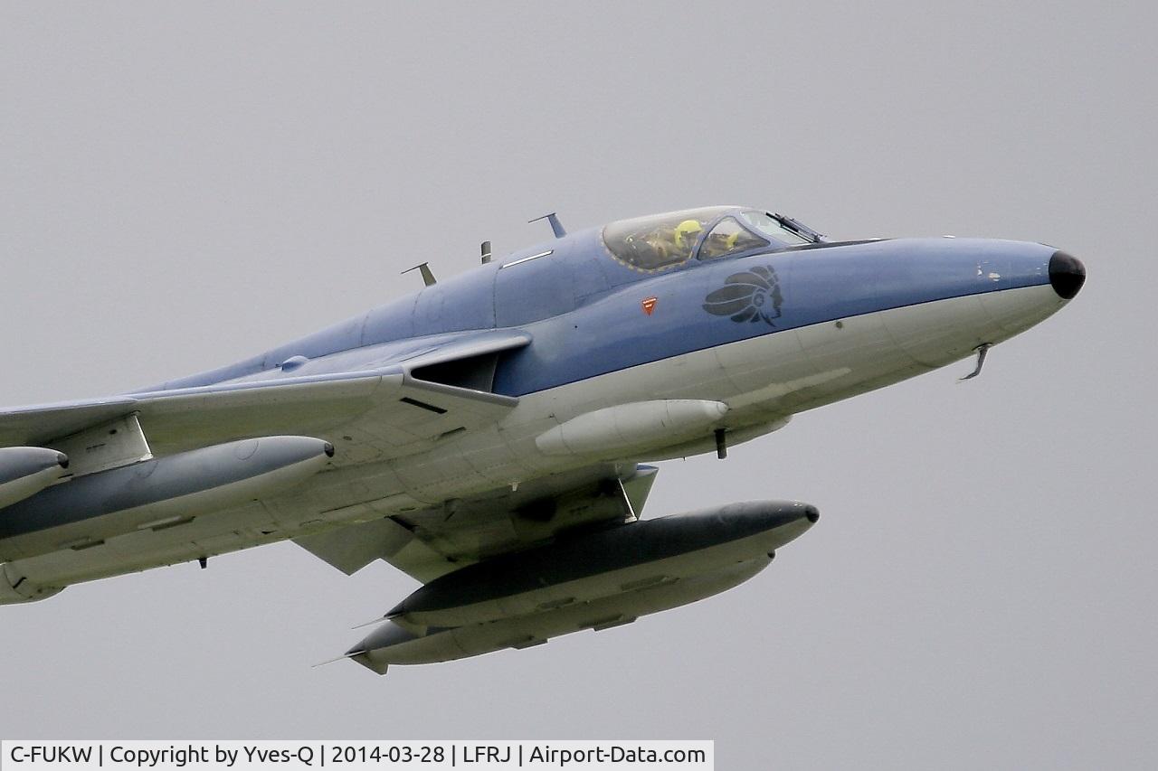 C-FUKW, 1954 Hawker Hunter T.68 C/N HABL-003215&41H-680368, Apache Aviation Hawker Hunter T.68, Take off Rwy 08, Landivisiau Naval Air Base (LFRJ)