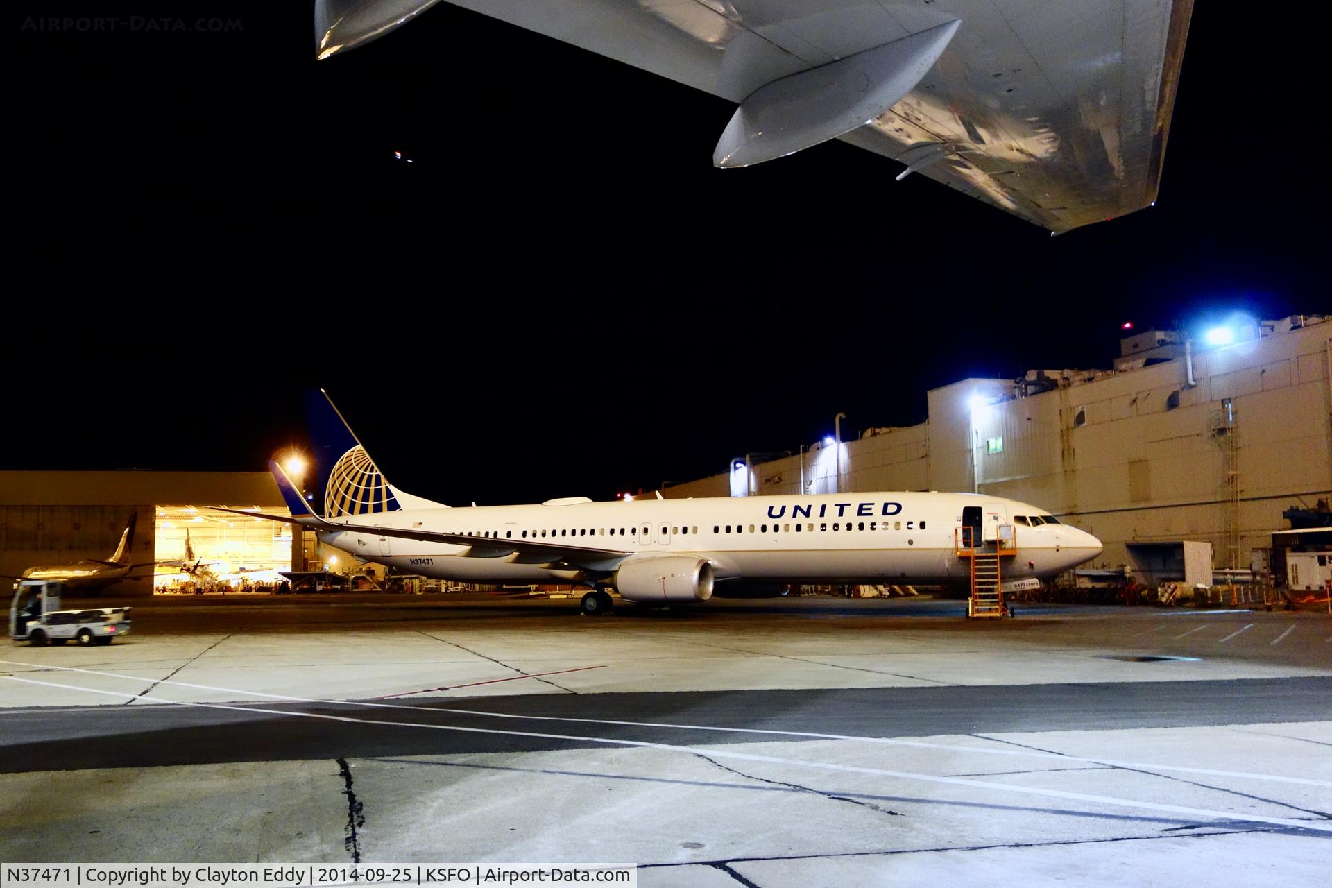 N37471, 2013 Boeing 737-924/ER C/N 37102, SFO 2014.