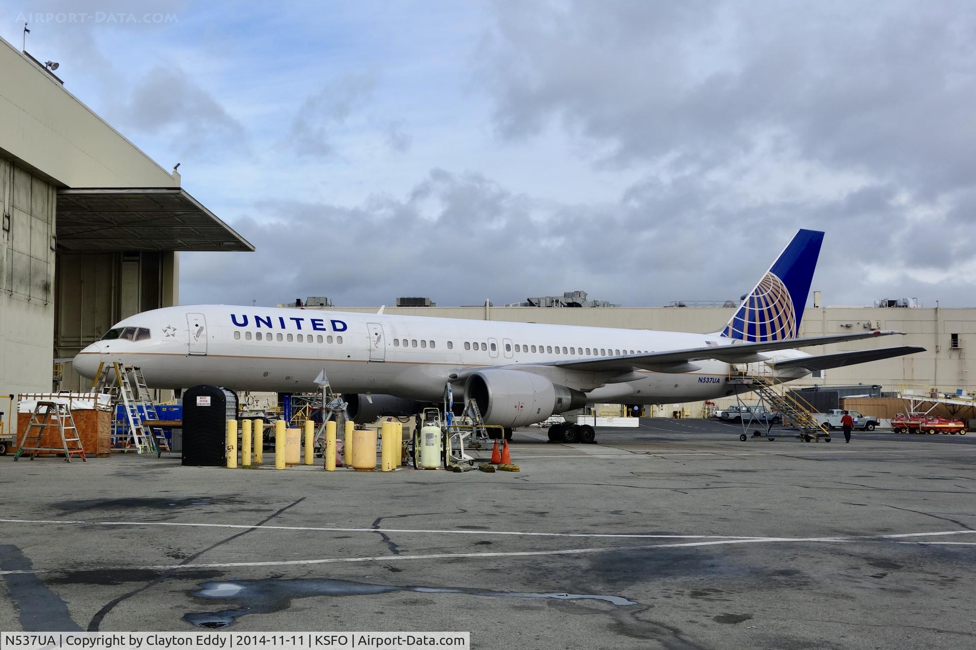 N537UA, 1991 Boeing 757-222 C/N 25157, SFO 2014.