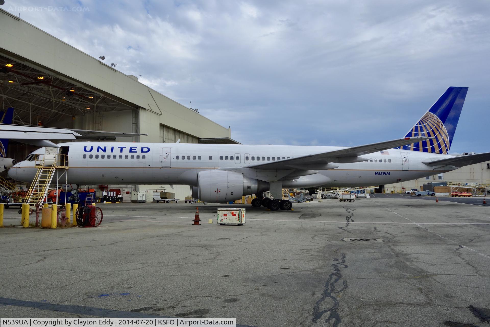 N539UA, 1991 Boeing 757-222 C/N 25223, No Wifi. SFO 2014.