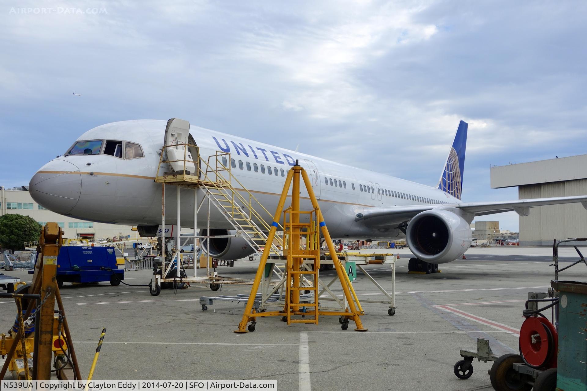N539UA, 1991 Boeing 757-222 C/N 25223, No Wifi. SFO 2014.