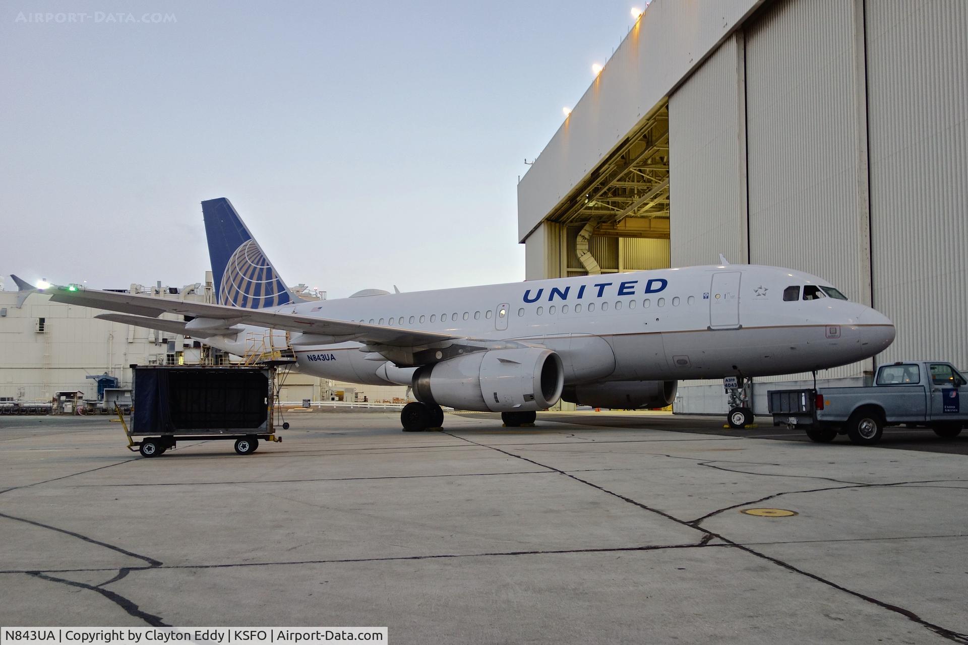 N843UA, 2001 Airbus A319-131 C/N 1573, SFO 2014.