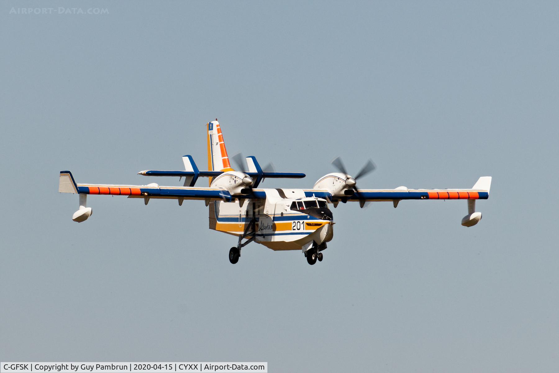 C-GFSK, 1986 Canadair CL-215-V (CL-215-1A10) C/N 1085, Landing on 07