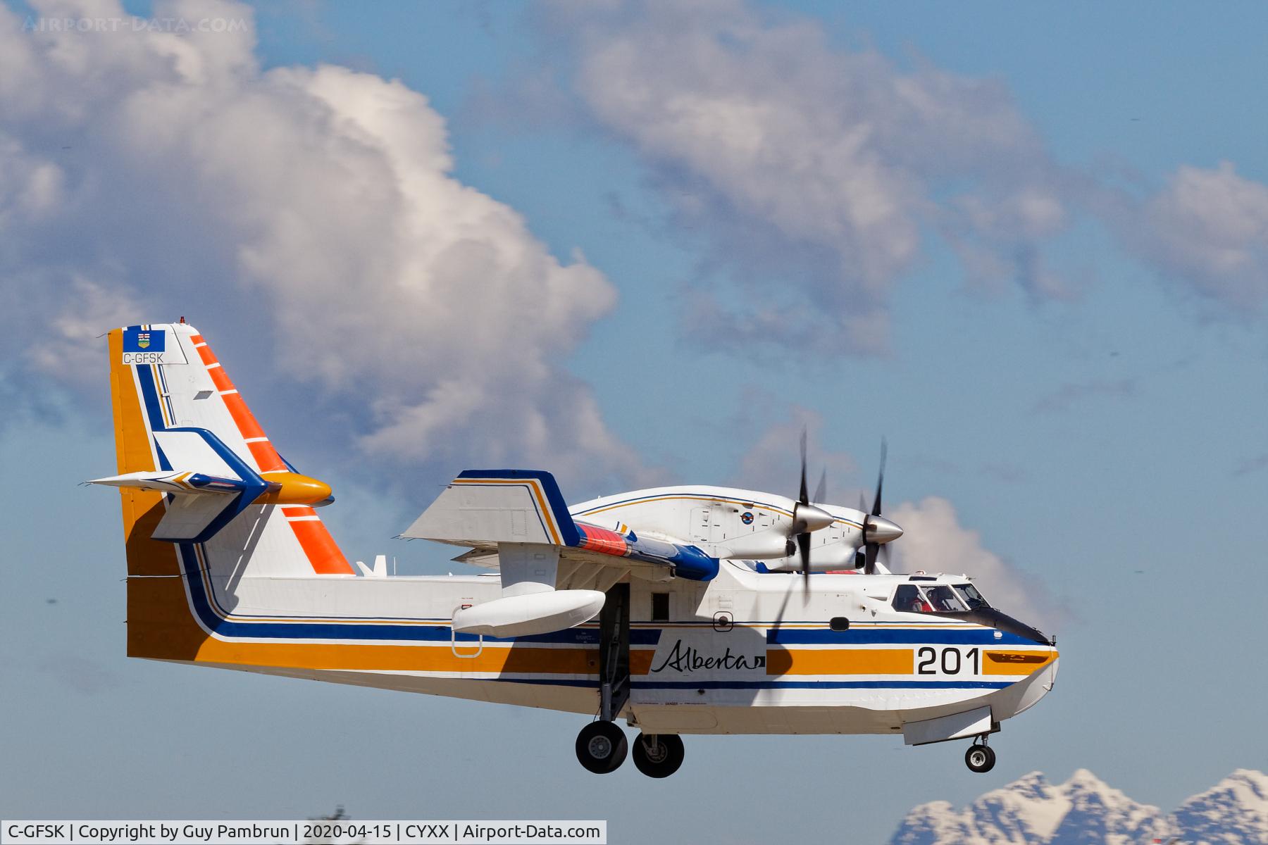 C-GFSK, 1986 Canadair CL-215-V (CL-215-1A10) C/N 1085, Landing on 07