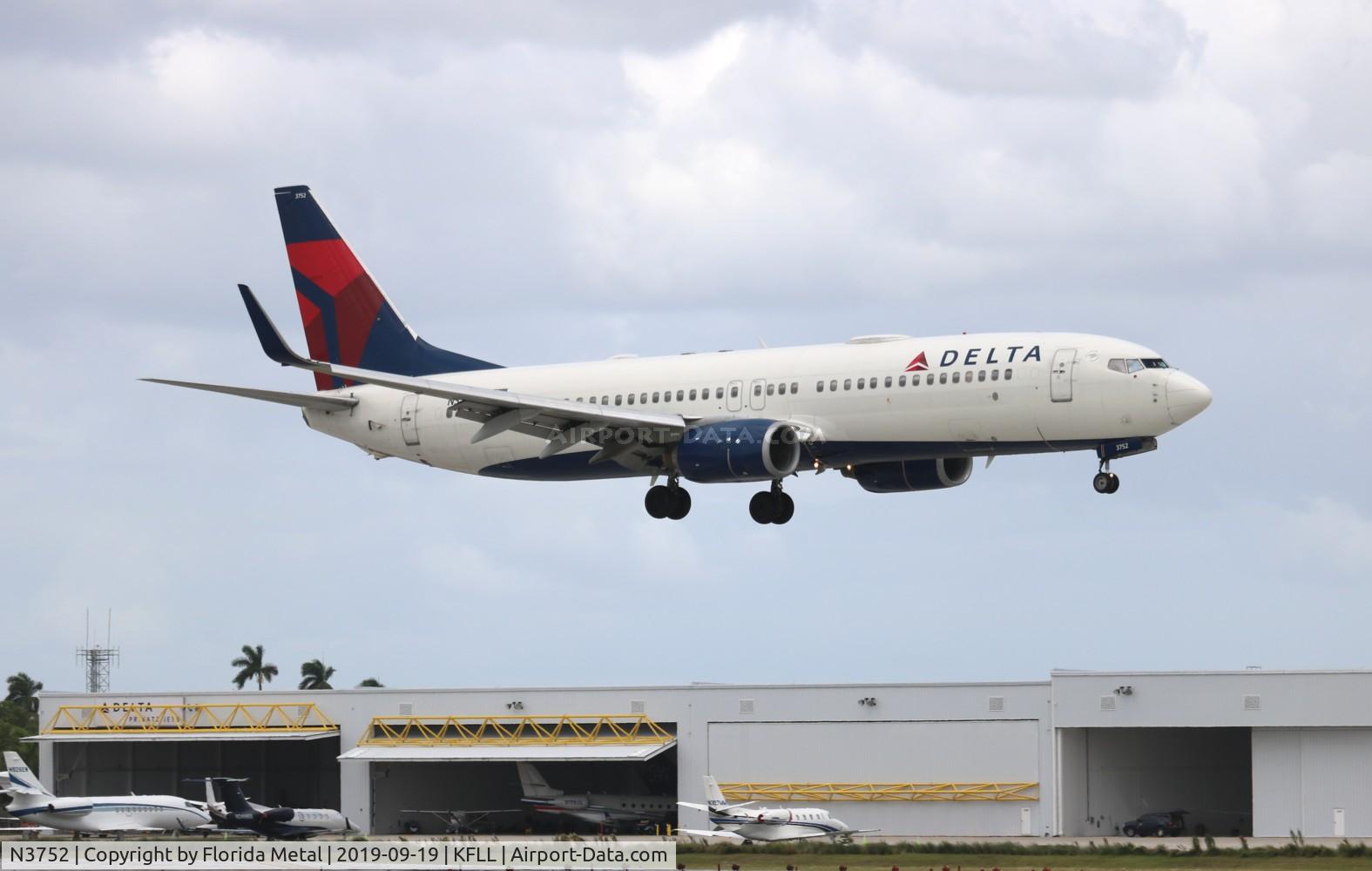 N3752, 2001 Boeing 737-832 C/N 30492, Delta 737-832