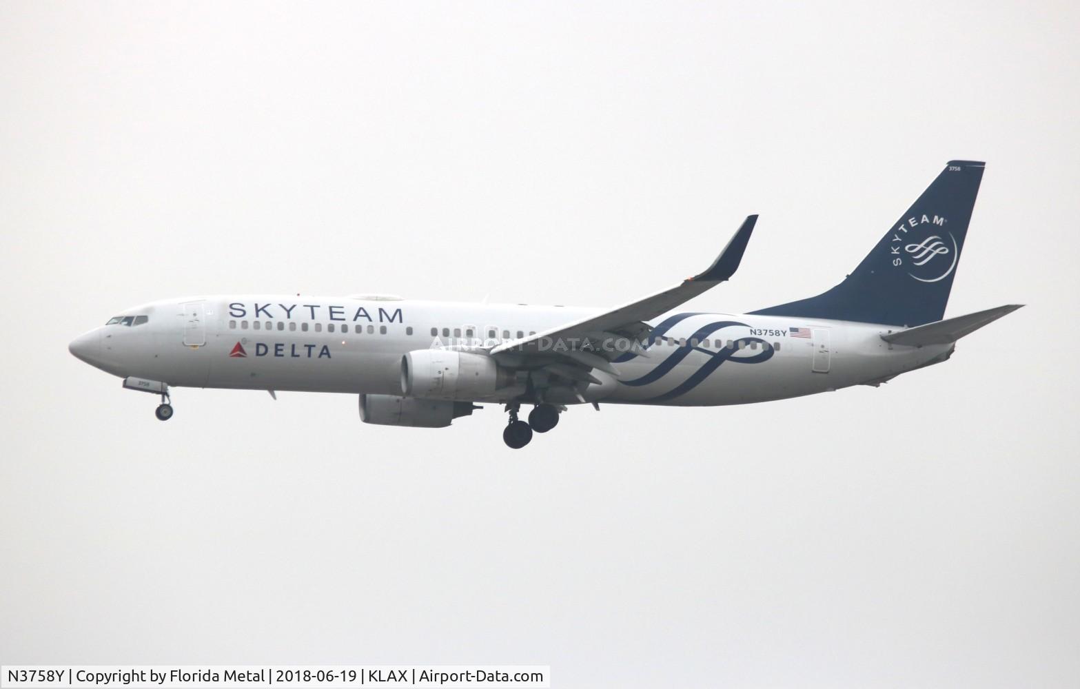 N3758Y, 2001 Boeing 737-832 C/N 30814, Delta 737-832
