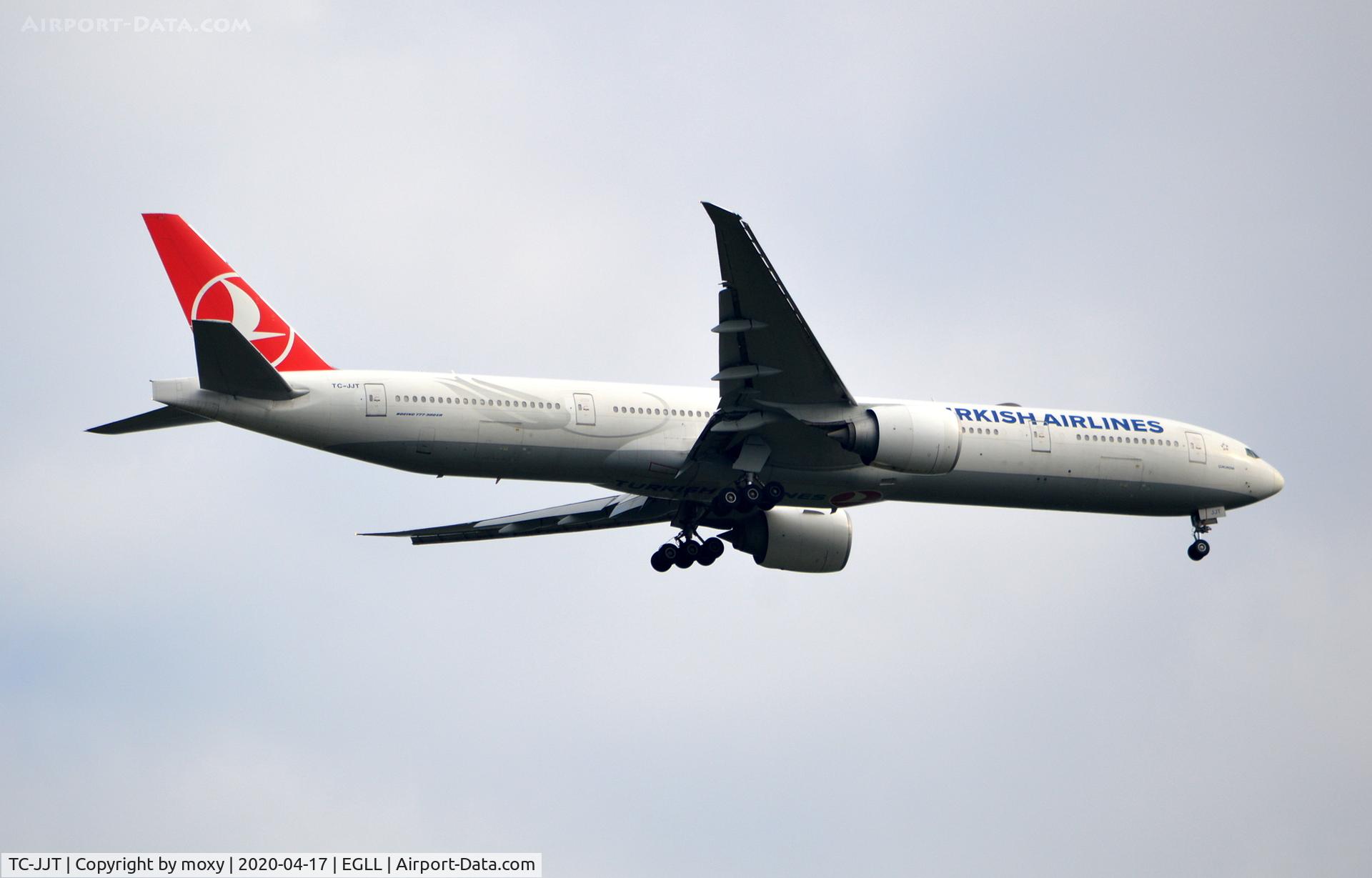 TC-JJT, 2014 Boeing 777-3F2/ER C/N 44118, Boeing 777-3F2/ER on finals to runway 09R, London Heathrow.