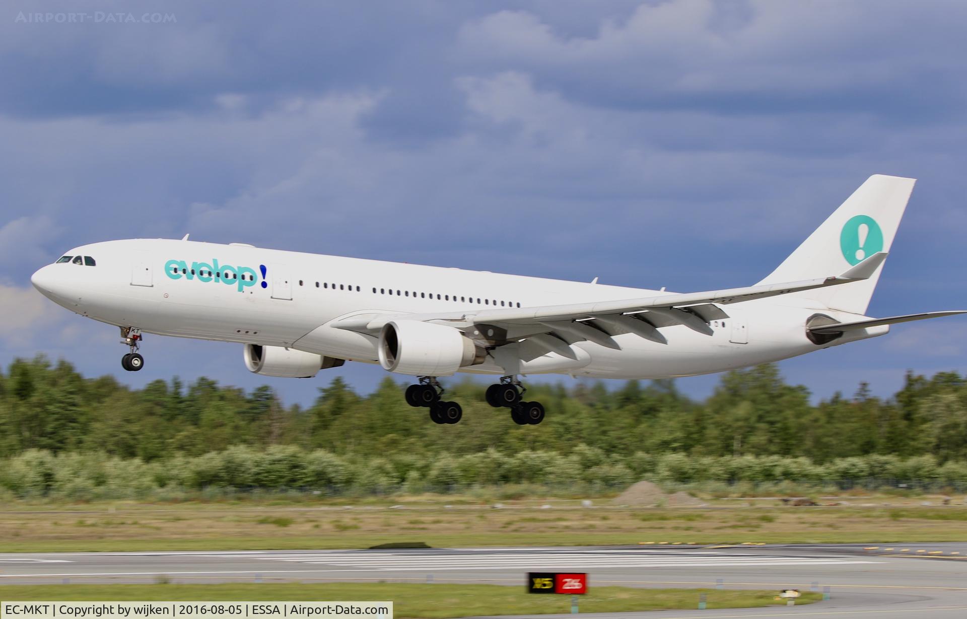 EC-MKT, 2006 Airbus A330-223 C/N 802, RWY 26