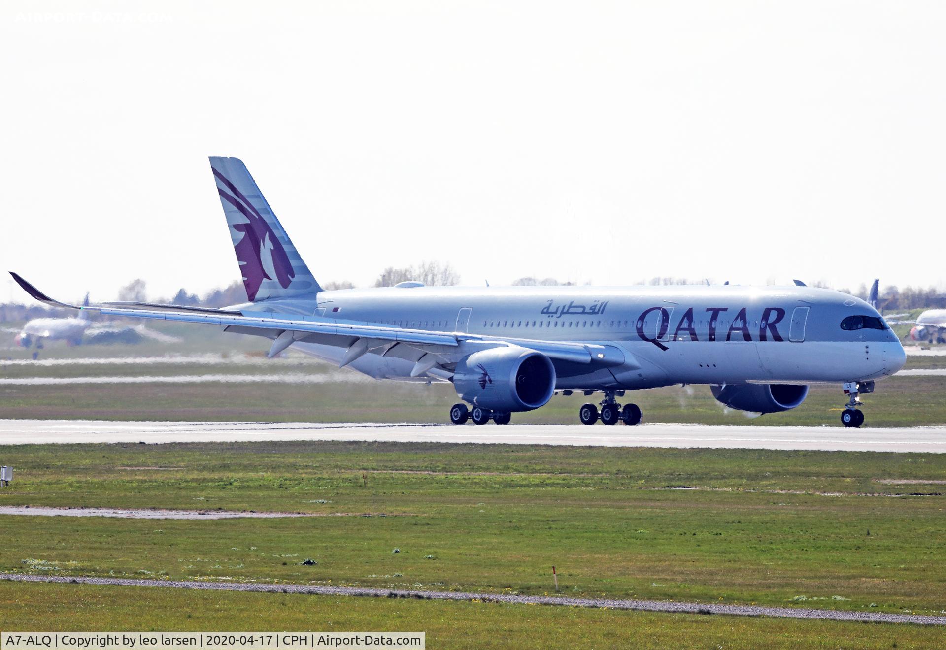 A7-ALQ, 2017 Airbus A350-941 C/N 076, Copenhagen 17.4.2020.observe the smoke from LH engine pipe