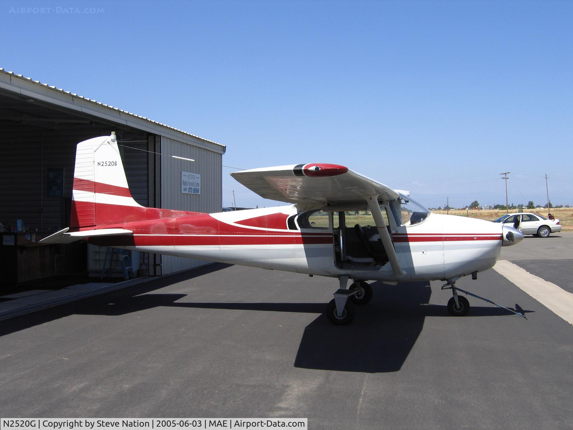 N2520G, 1959 Cessna 182B Skylane C/N 51820, 1959 Cessna 182B used for skydiving at Madera, CA