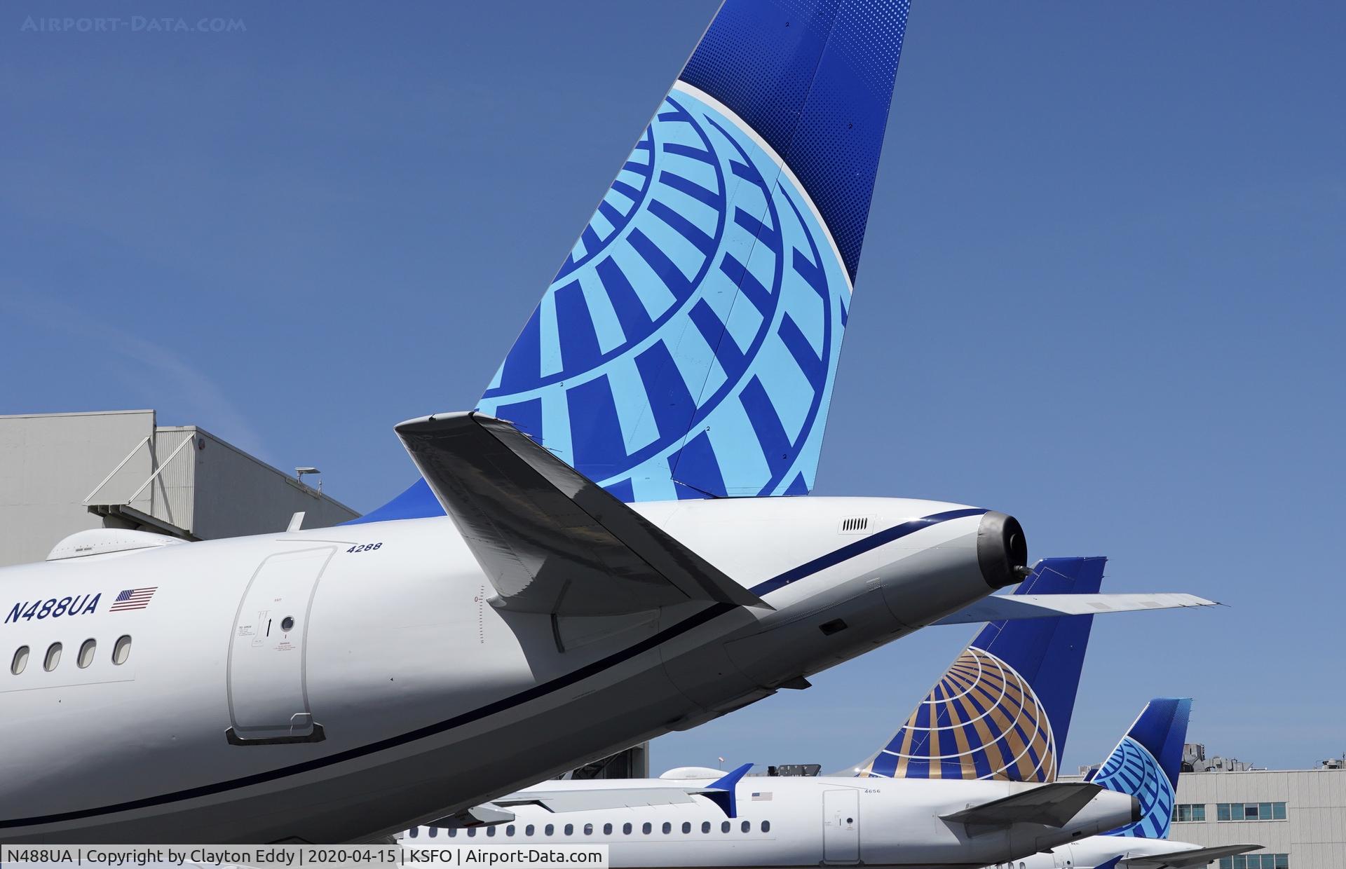 N488UA, 2001 Airbus A320-232 C/N 1680, SFO 2020.