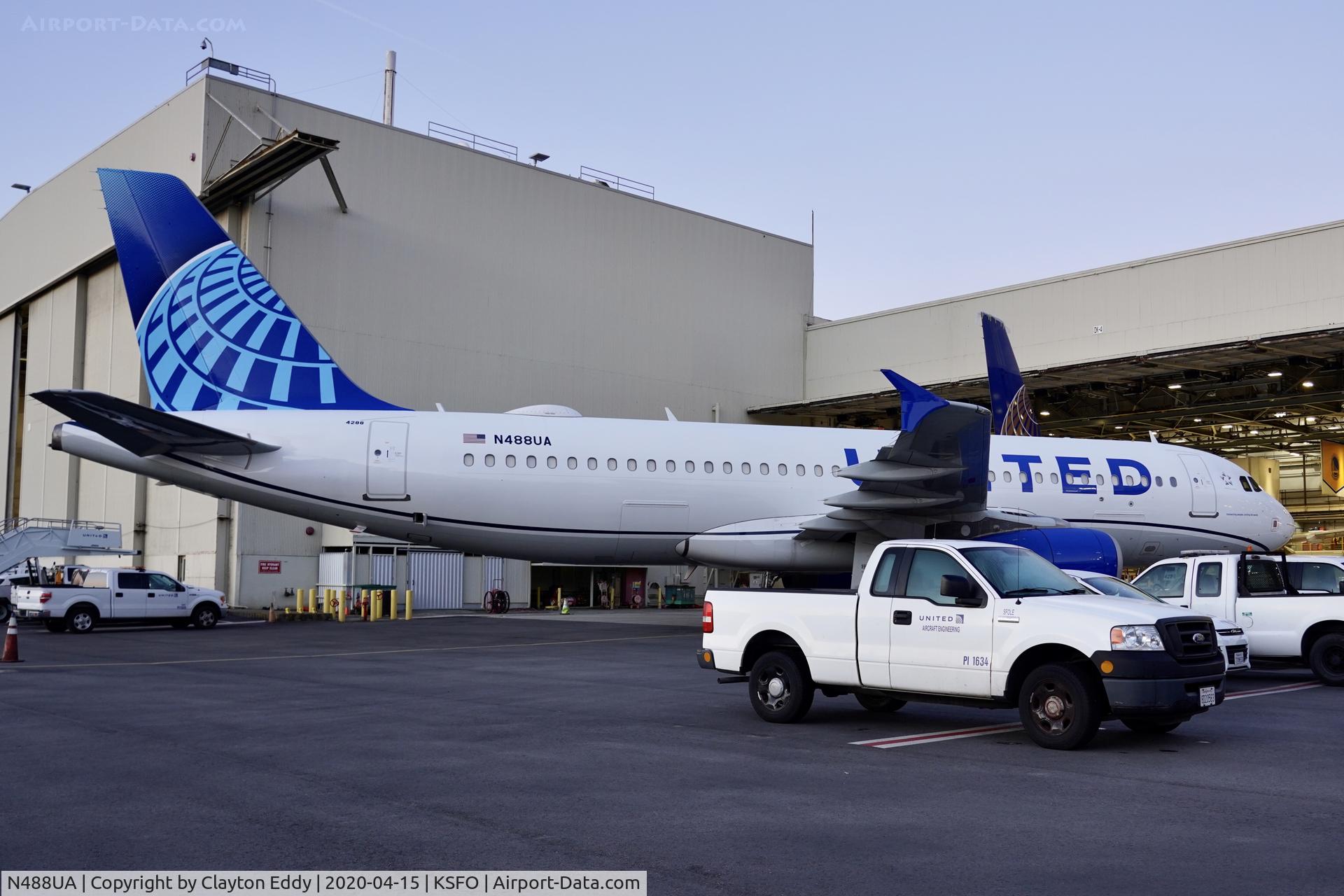 N488UA, 2001 Airbus A320-232 C/N 1680, SFO 2020.