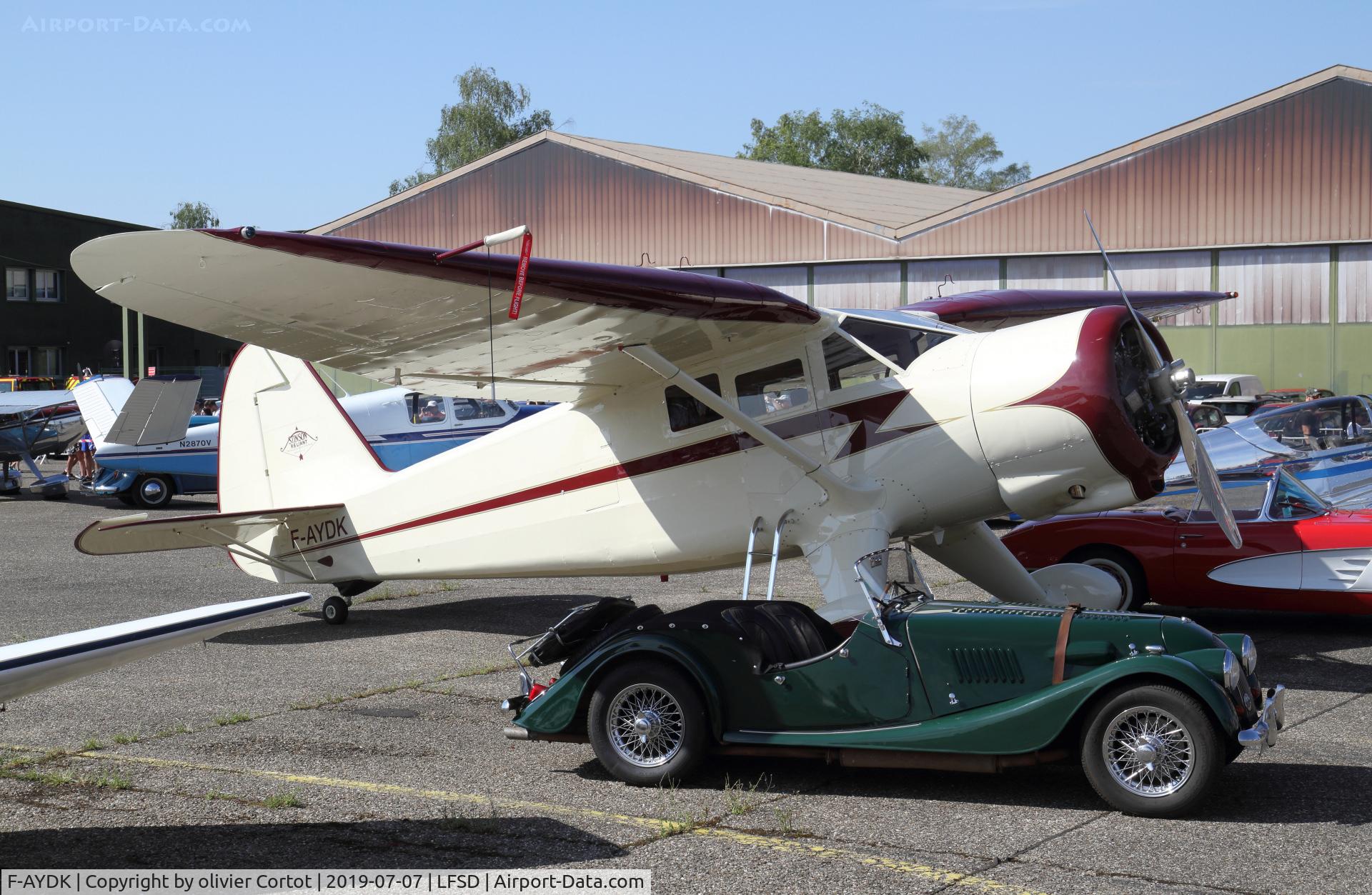 F-AYDK, 1942 Stinson V77 (AT-19) Reliant C/N 6375, 2019 airshow static display