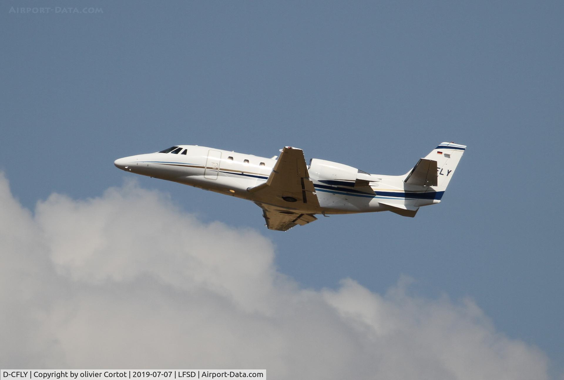 D-CFLY, 2009 Cessna 560 Citation XLS+ C/N 560-6014, leaving Dijon