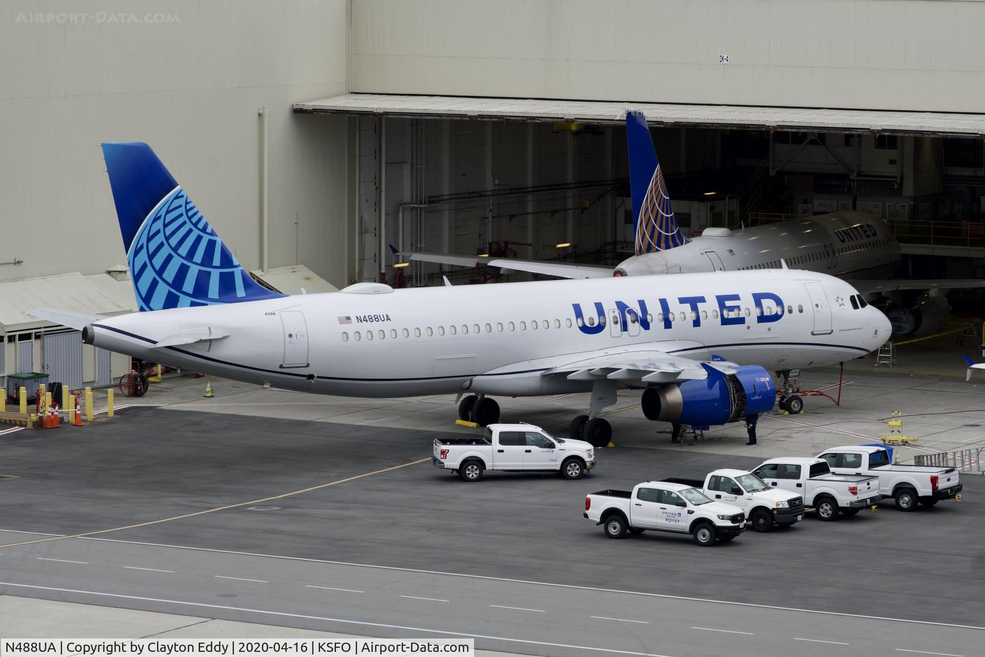 N488UA, 2001 Airbus A320-232 C/N 1680, SFO 2020.