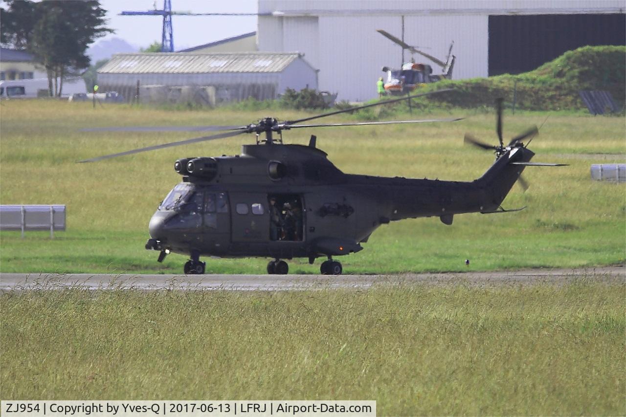 ZJ954, Westland Puma HC.2 C/N 1310, Westland SA-330E Puma HC2, Taxiing to rwy 08, Landivisiau Naval Air Base (LFRJ) Tiger Meet 2017