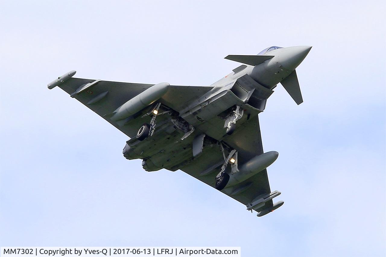 MM7302, Eurofighter EF-2000 Typhoon S C/N IS034, Eurofighter EF-2000 Typhoon S, Short approach rwy 08, Landivisiau Naval Air Base (LFRJ) Tiger Meet 2017