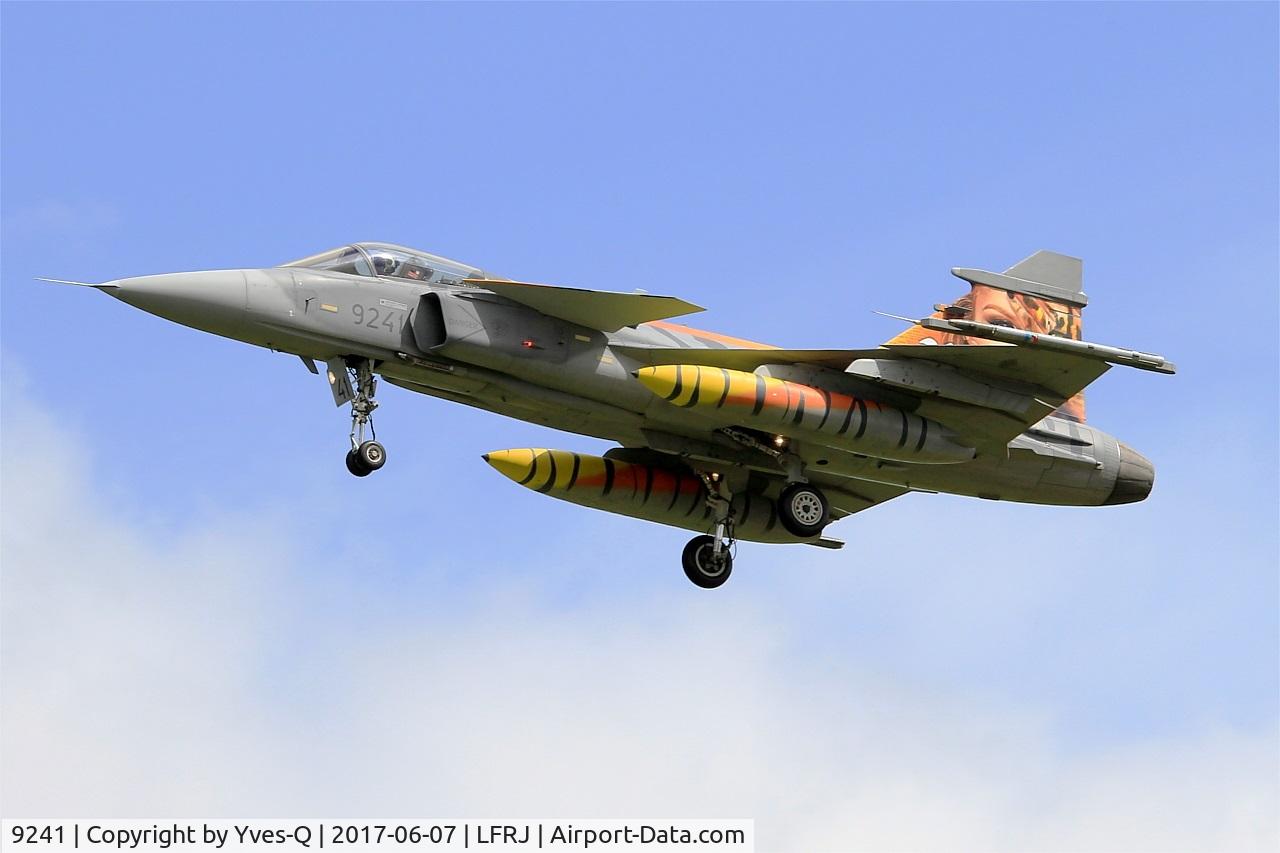9241, Saab JAS-39C Gripen C/N 39241, Saab JAS-39C Gripen, Short approach rwy 26, Landivisiau Naval Air Base (LFRJ) Tiger Meet 2017
