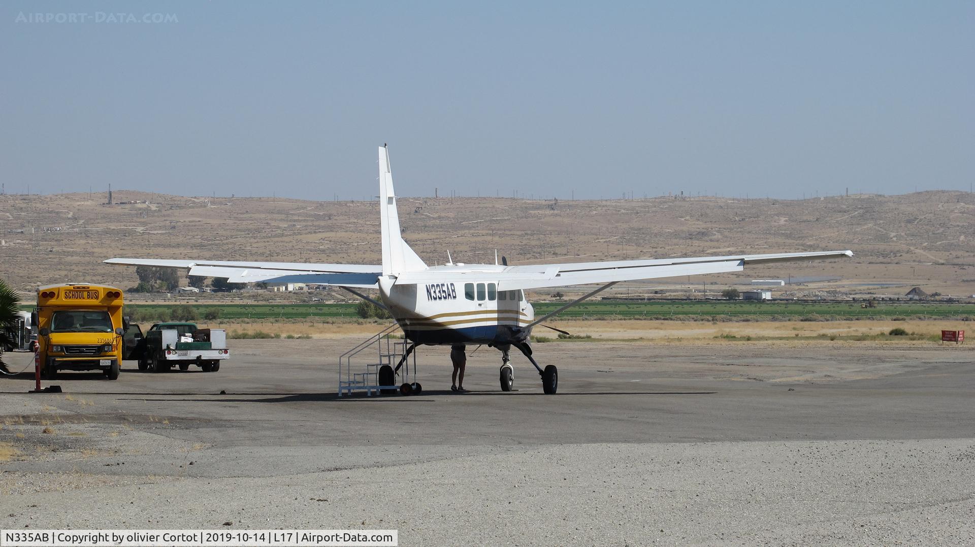 N335AB, 1985 Cessna 208A Caravan 1 C/N 20800033, ready for the skydivers