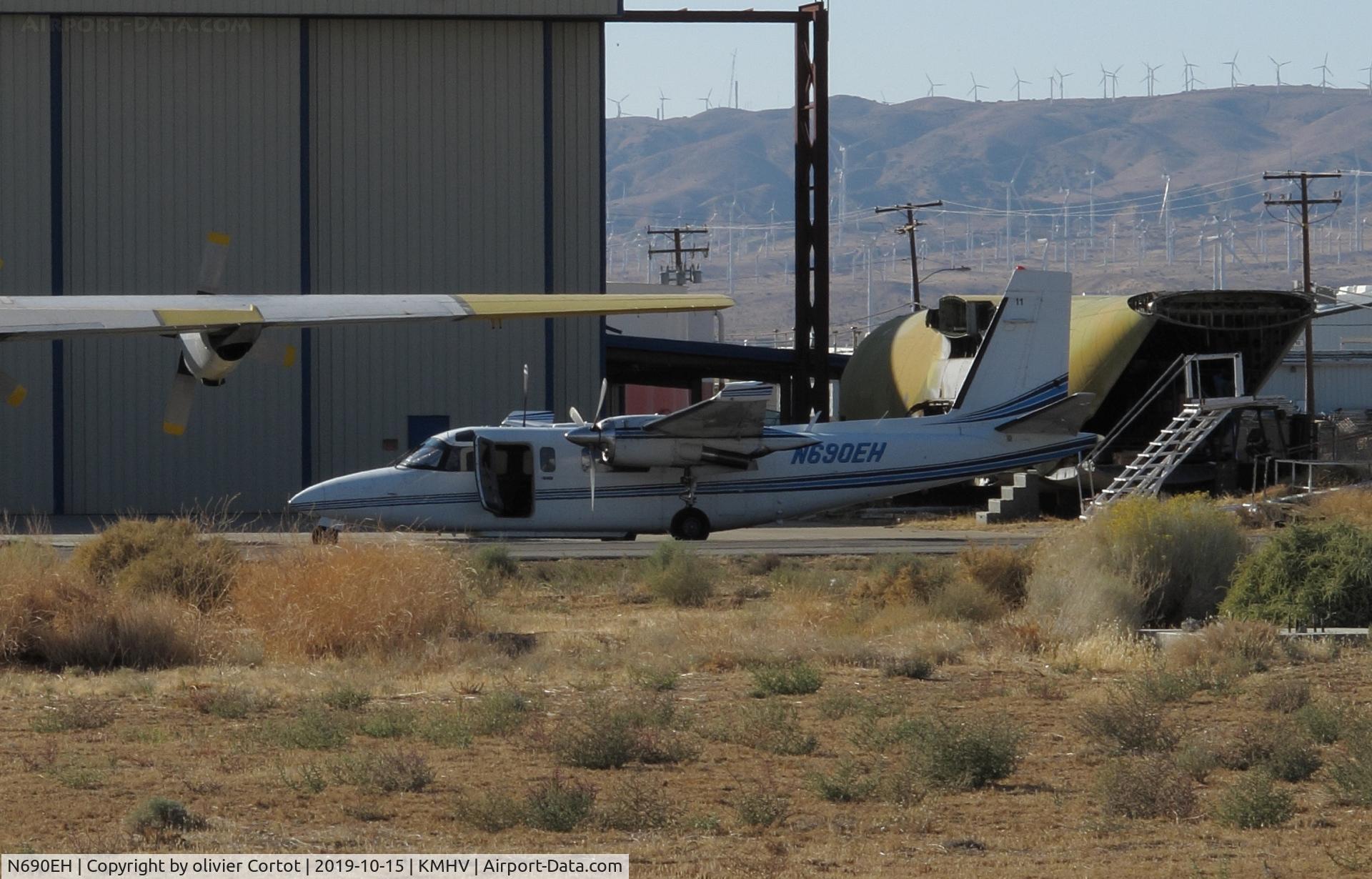 N690EH, 1975 Rockwell International 690A Turbo Commander C/N 11309, oct 2019